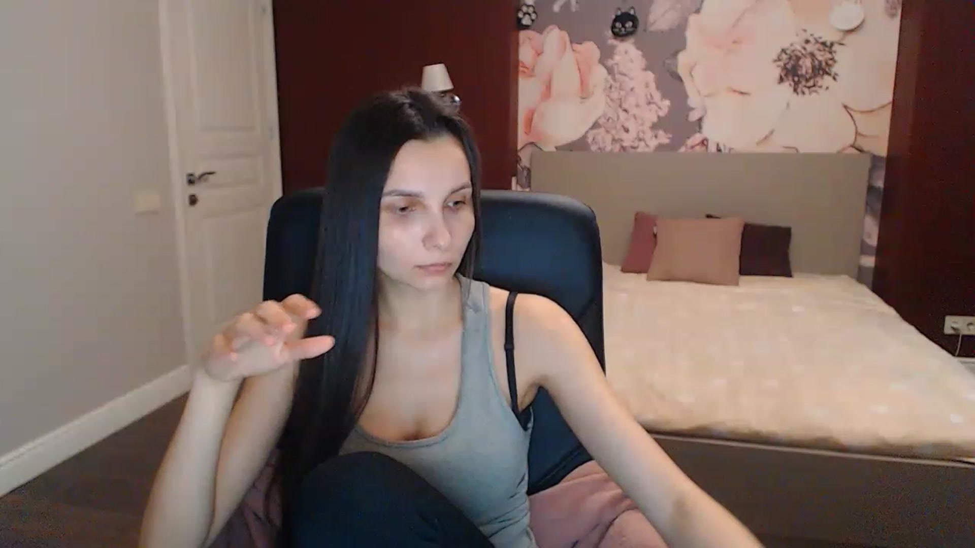 Gallery image thumbnail from Karina_Mils's myfreecams stream on, 04/03/2023, 07:27 image 14 of 20