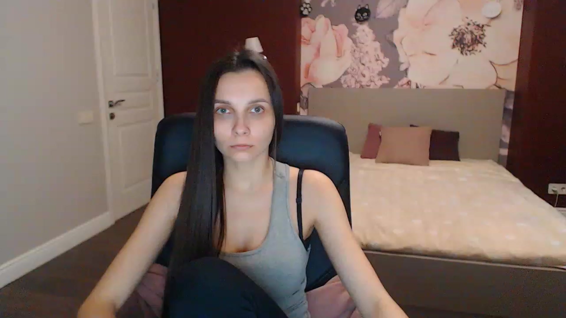 Gallery image thumbnail from Karina_Mils's myfreecams stream on, 04/03/2023, 07:27 image 1 of 20