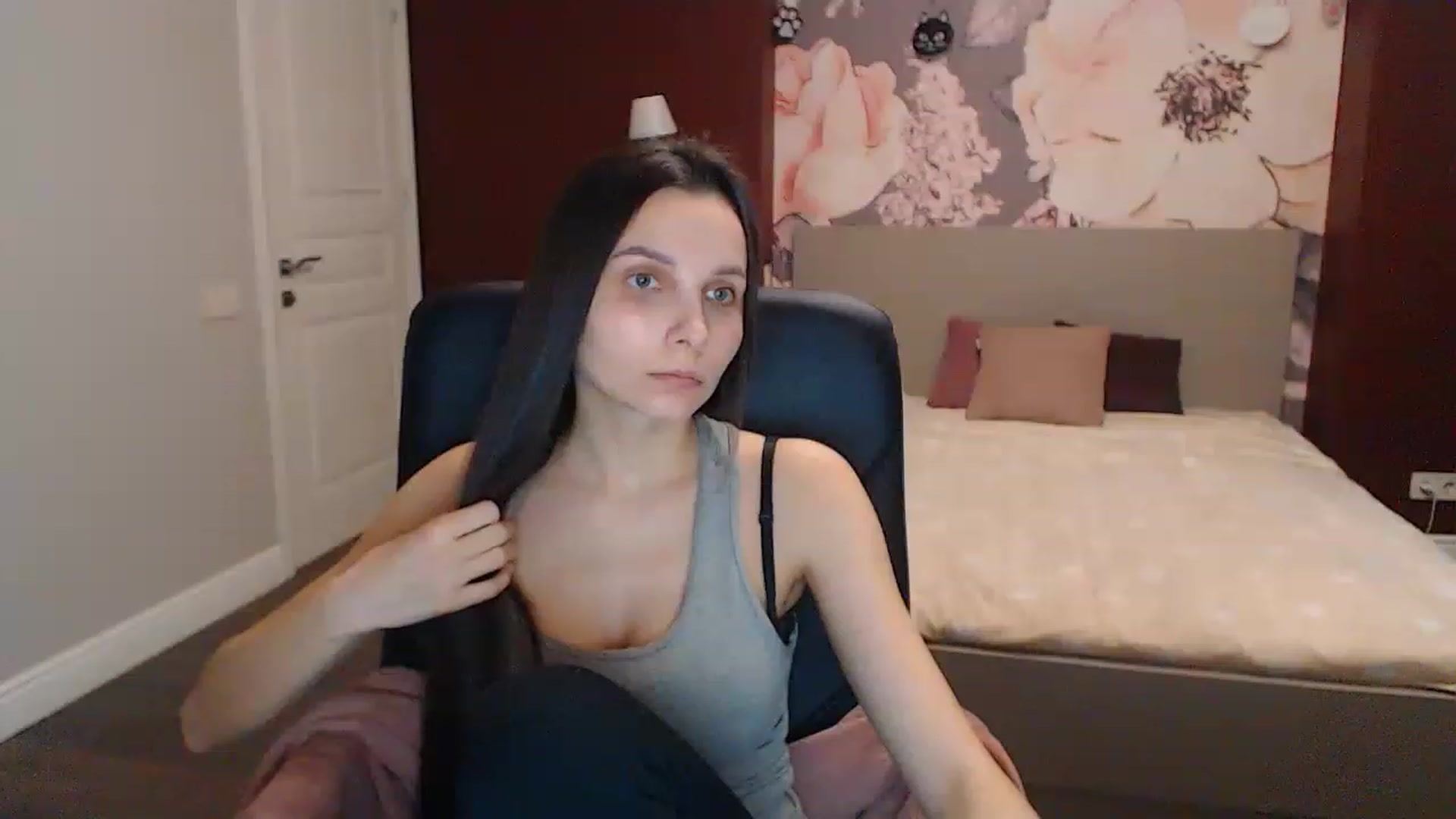 Gallery image thumbnail from Karina_Mils's myfreecams stream on, 04/03/2023, 07:27 image 9 of 20