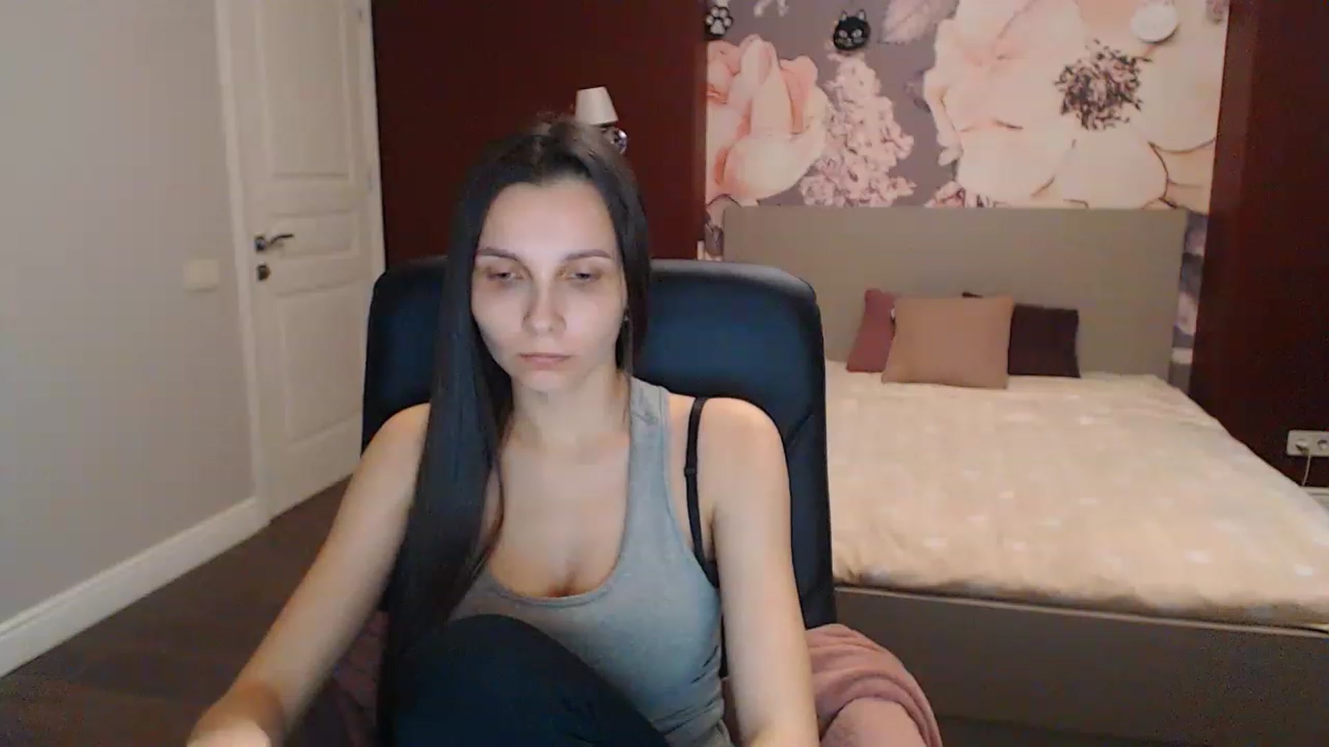 Gallery image thumbnail from Karina_Mils's myfreecams stream on, 04/03/2023, 07:27 image 10 of 20
