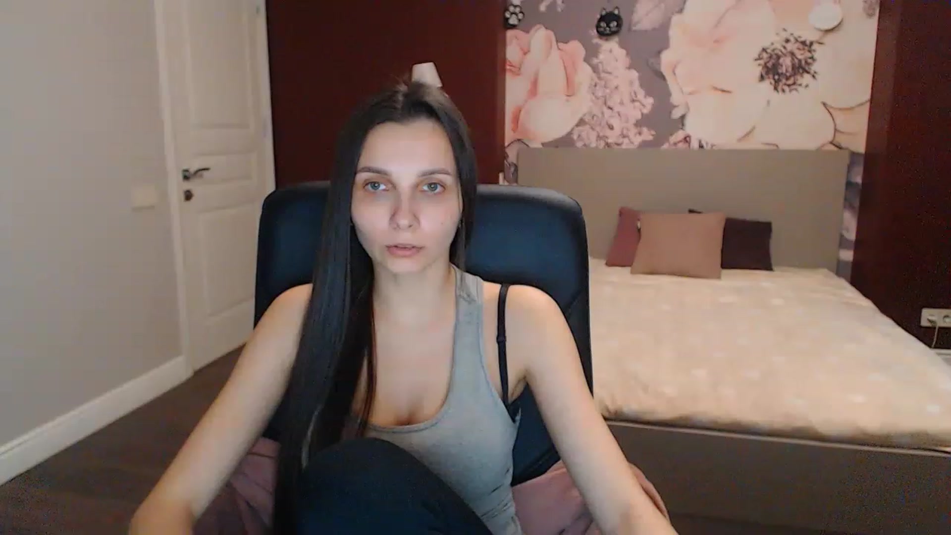 Gallery image thumbnail from Karina_Mils's myfreecams stream on, 04/03/2023, 07:27 image 4 of 20