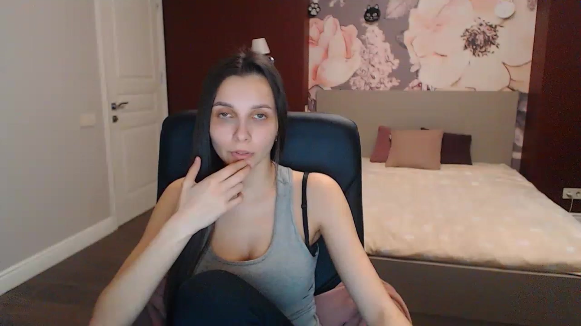Gallery image thumbnail from Karina_Mils's myfreecams stream on, 04/03/2023, 07:27 image 11 of 20