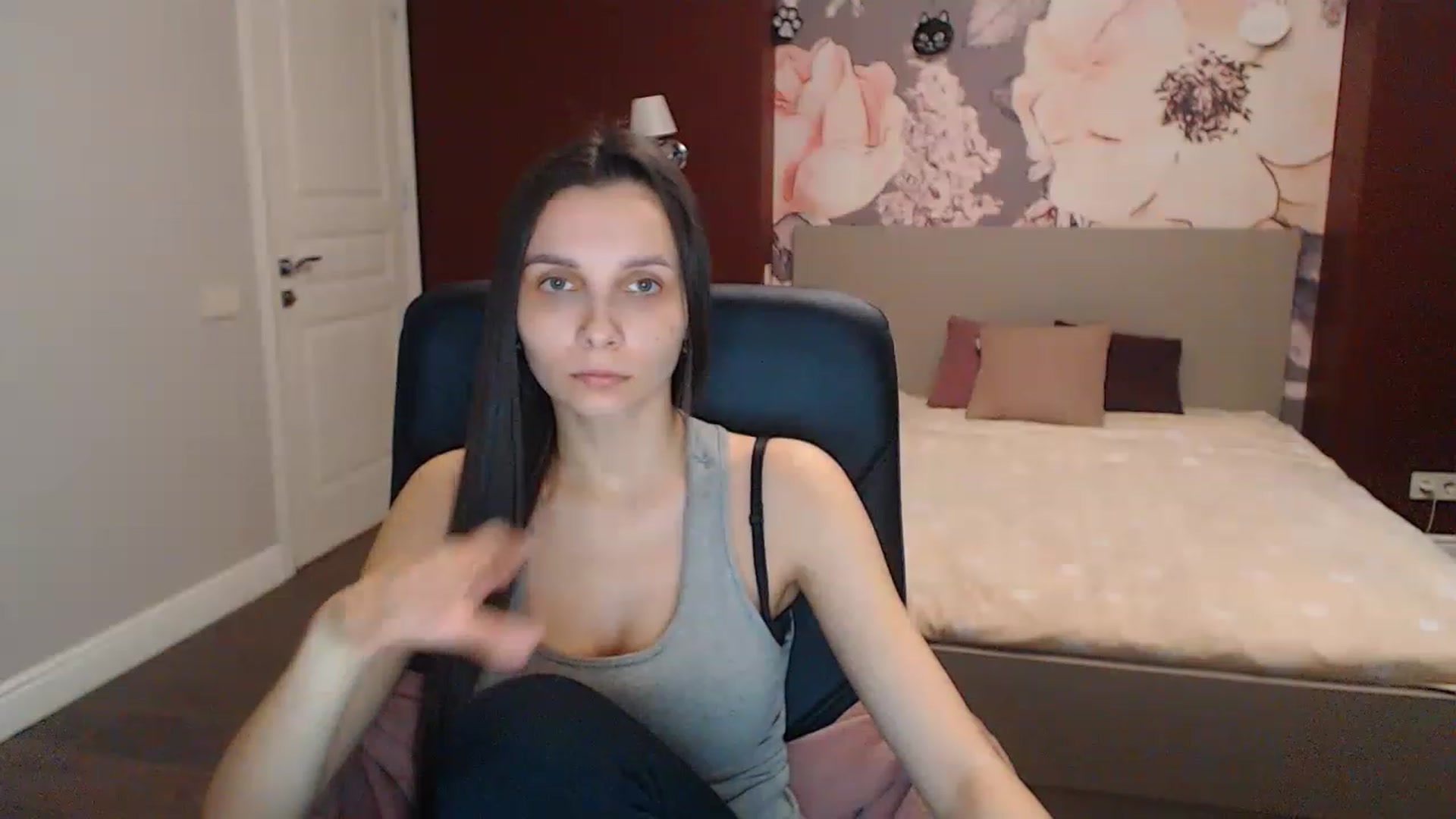 Gallery image thumbnail from Karina_Mils's myfreecams stream on, 04/03/2023, 07:27 image 15 of 20
