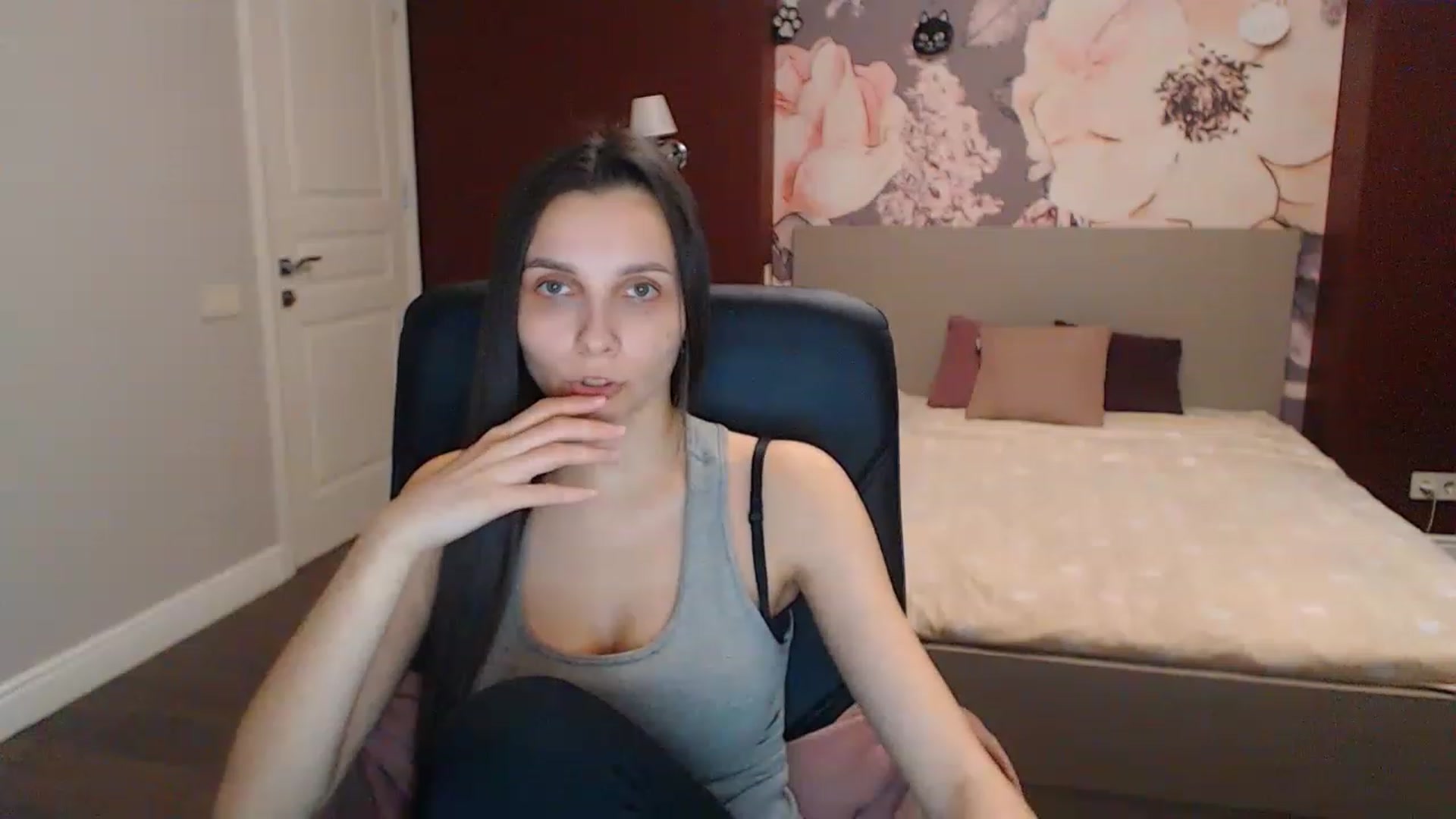 Gallery image thumbnail from Karina_Mils's myfreecams stream on, 04/03/2023, 07:27 image 16 of 20