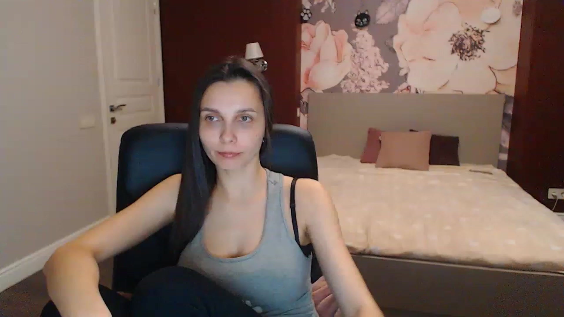 Gallery image thumbnail from Karina_Mils's myfreecams stream on, 04/03/2023, 07:58 image 8 of 20
