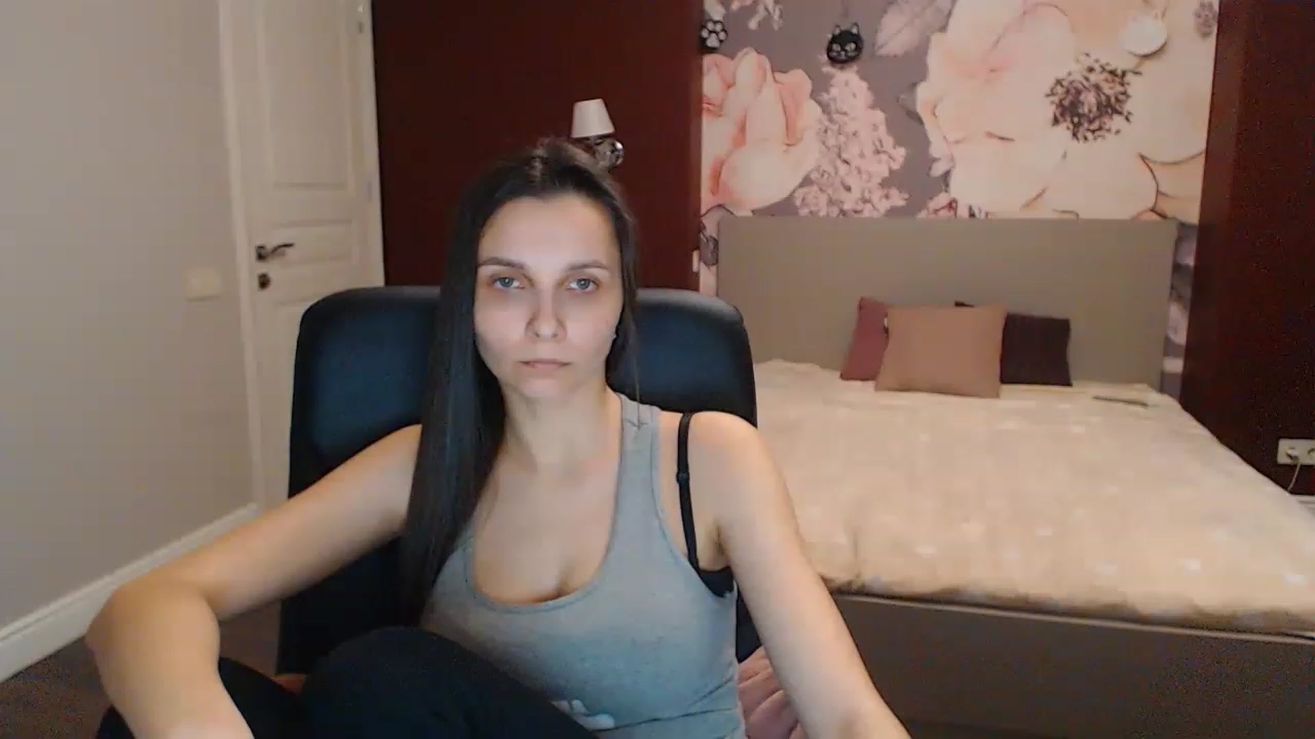Gallery image thumbnail from Karina_Mils's myfreecams stream on, 04/03/2023, 07:58 image 15 of 20