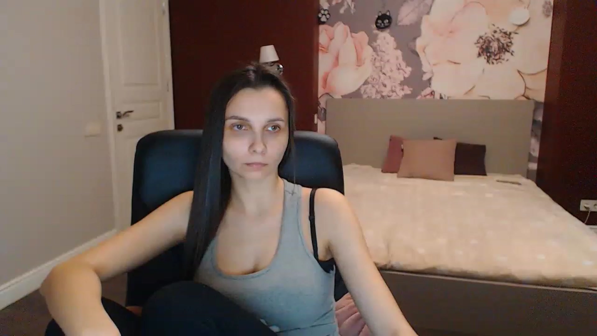 Gallery image thumbnail from Karina_Mils's myfreecams stream on, 04/03/2023, 07:58 image 10 of 20