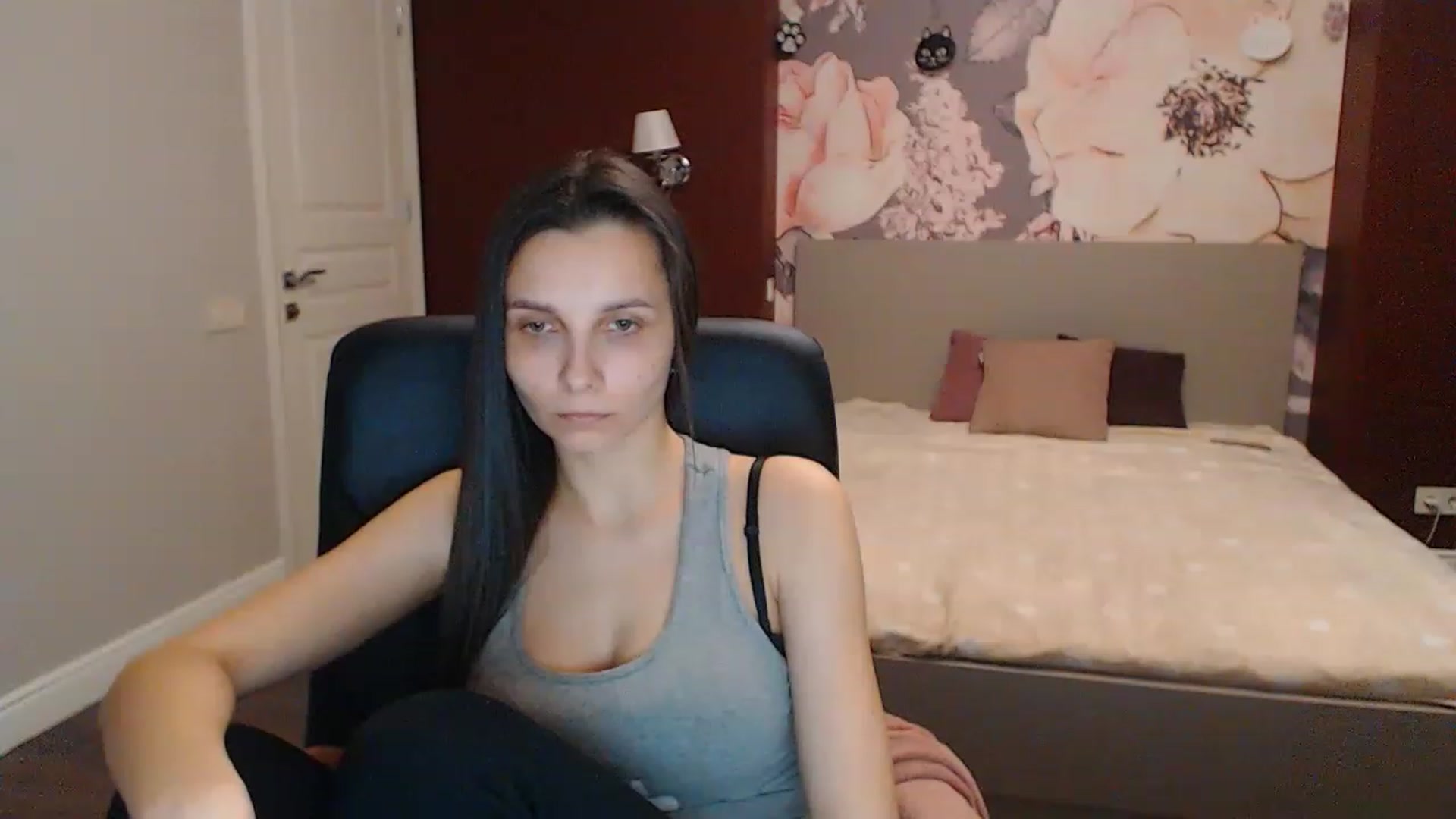 Gallery image thumbnail from Karina_Mils's myfreecams stream on, 04/03/2023, 07:58 image 13 of 20