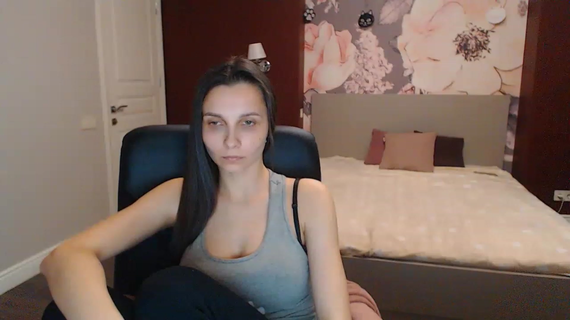 Gallery image thumbnail from Karina_Mils's myfreecams stream on, 04/03/2023, 07:58 image 2 of 20