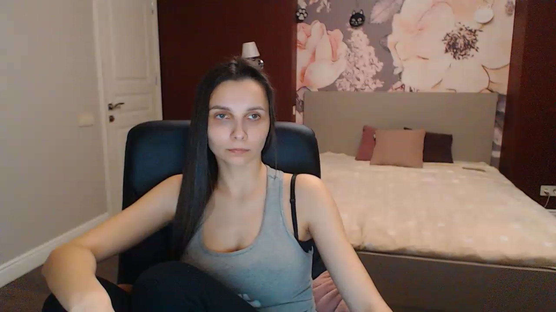 Gallery image thumbnail from Karina_Mils's myfreecams stream on, 04/03/2023, 07:58 image 9 of 20