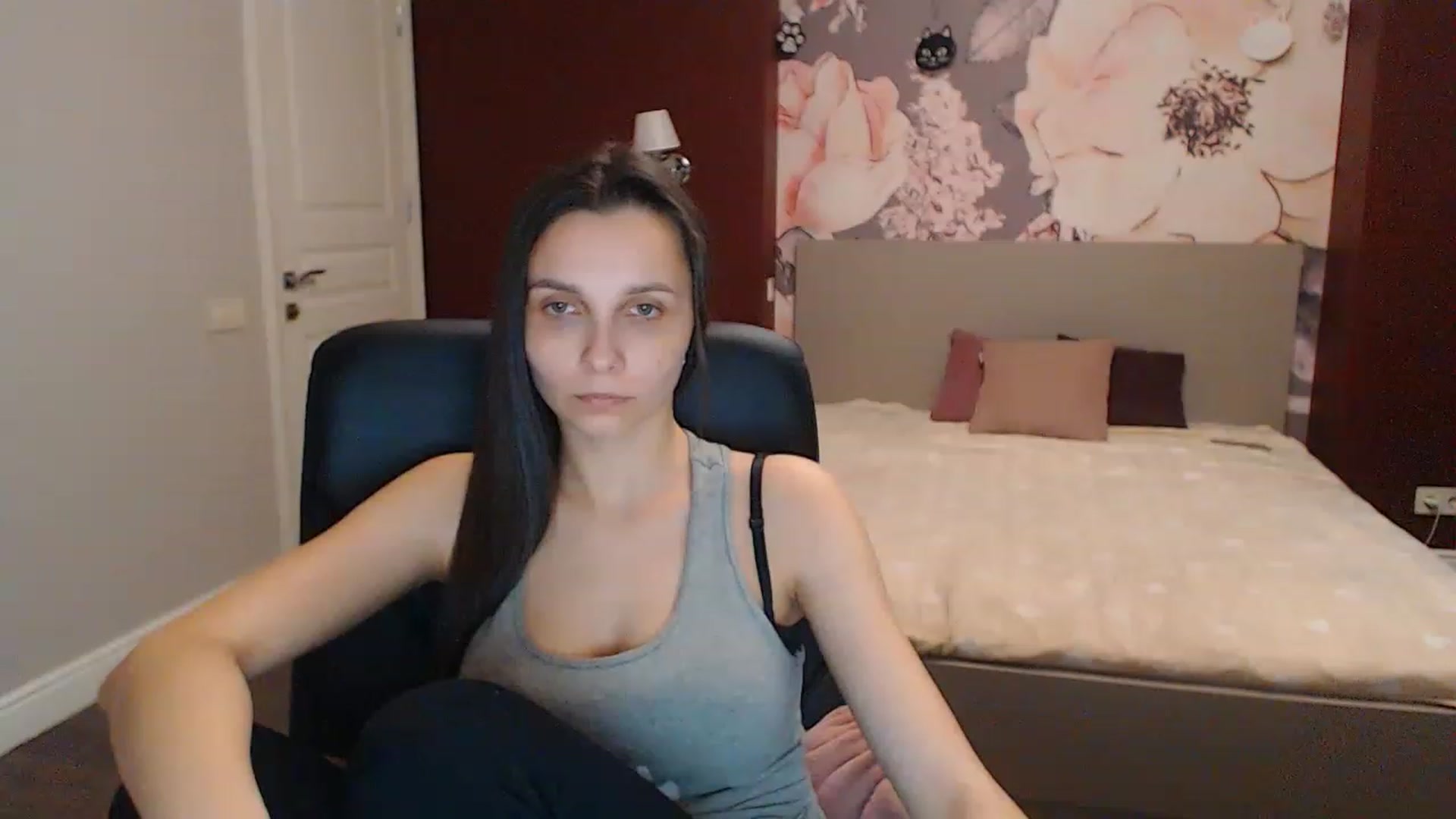 Gallery image thumbnail from Karina_Mils's myfreecams stream on, 04/03/2023, 07:58 image 1 of 20