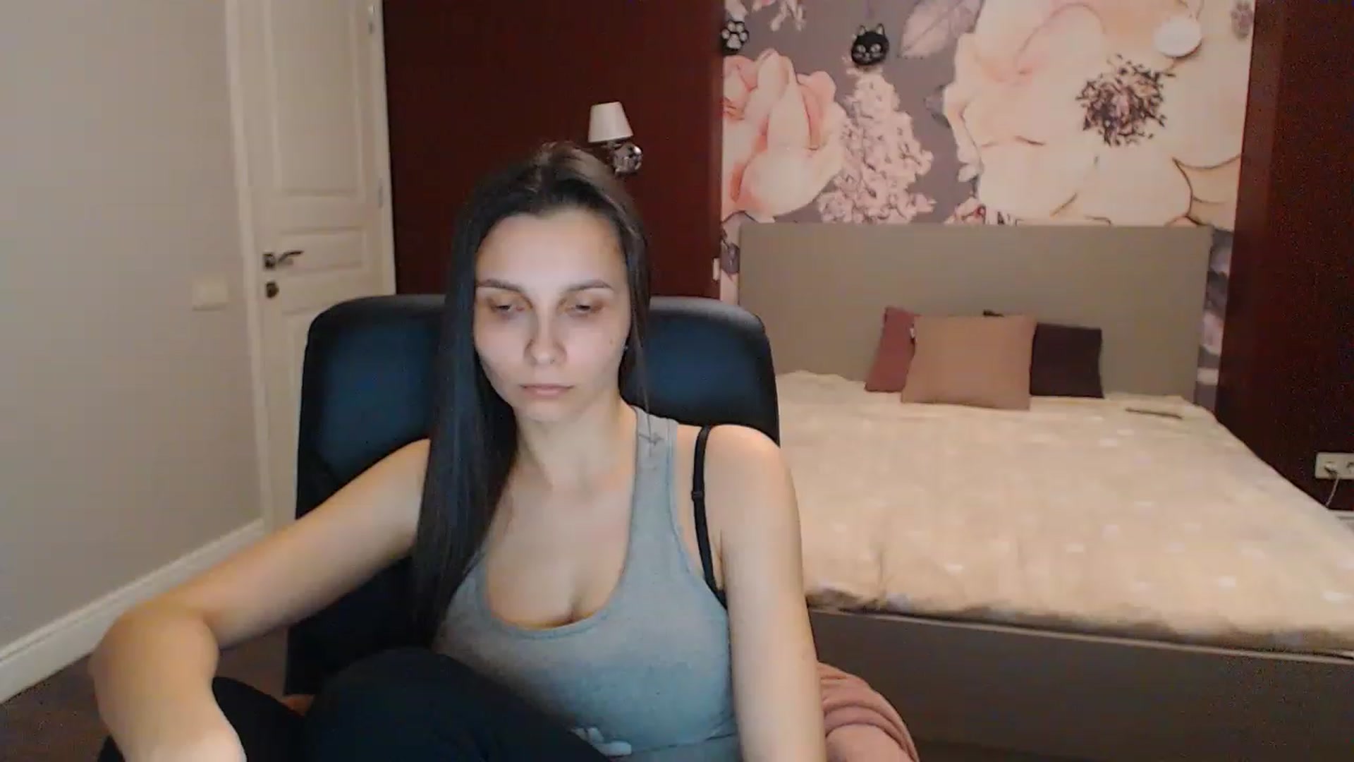 Gallery image thumbnail from Karina_Mils's myfreecams stream on, 04/03/2023, 07:58 image 17 of 20