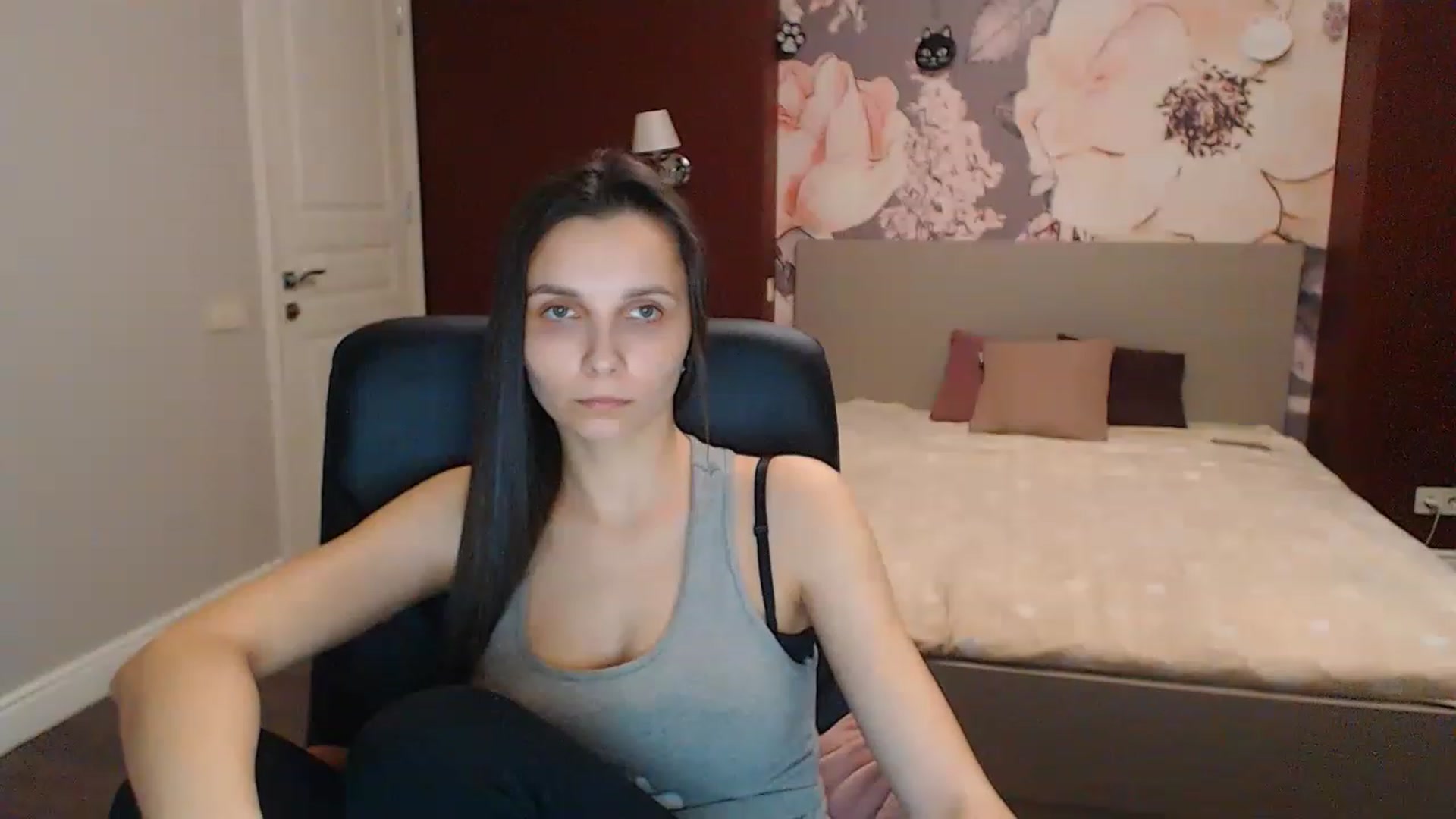 Gallery image thumbnail from Karina_Mils's myfreecams stream on, 04/03/2023, 07:58 image 12 of 20