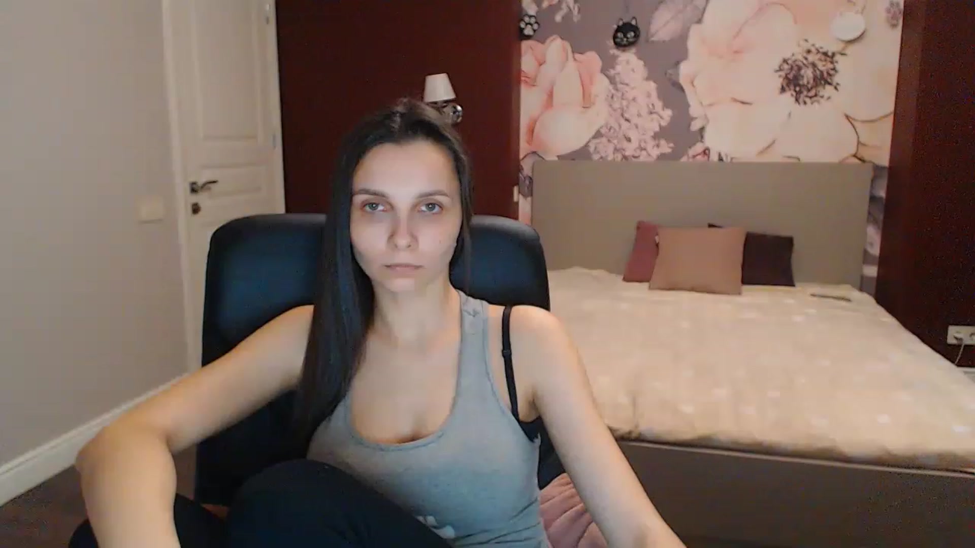 Gallery image thumbnail from Karina_Mils's myfreecams stream on, 04/03/2023, 07:58 image 6 of 20