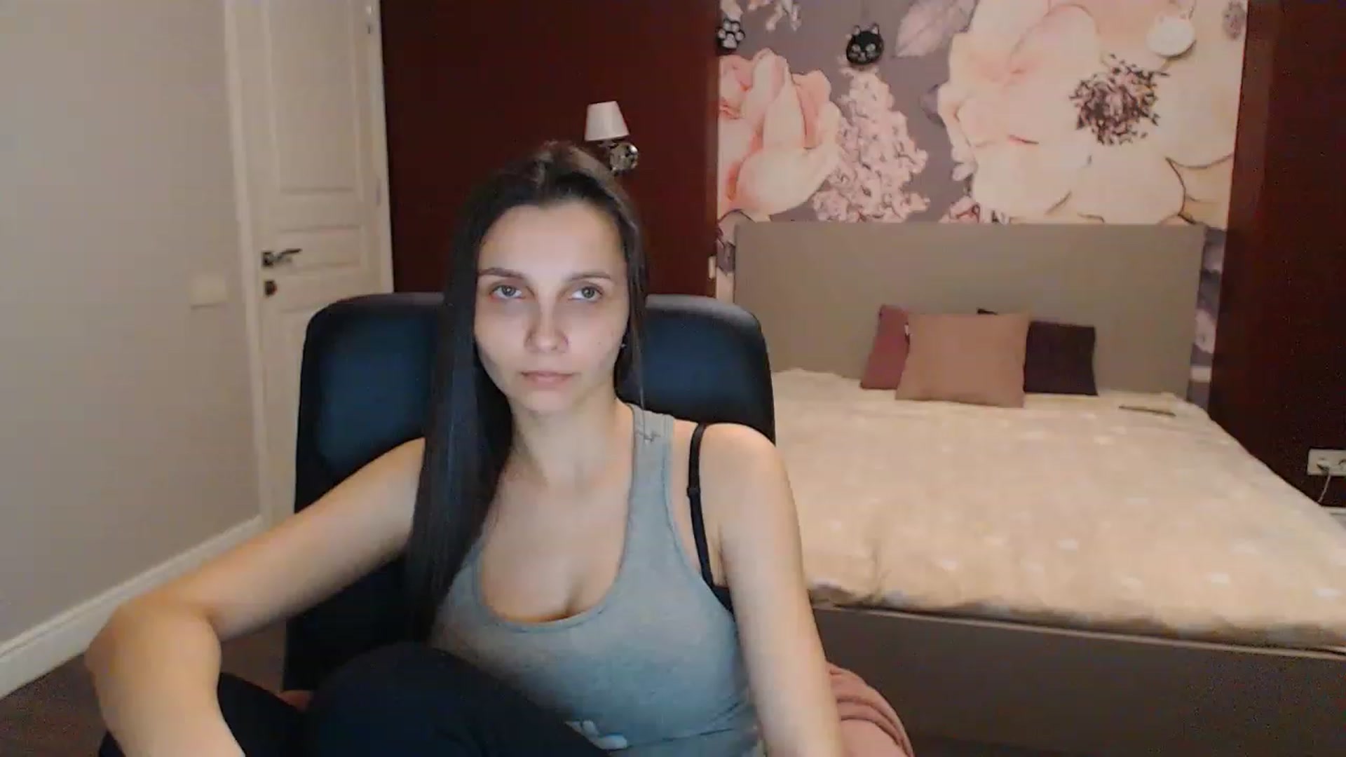 Gallery image thumbnail from Karina_Mils's myfreecams stream on, 04/03/2023, 07:58 image 19 of 20
