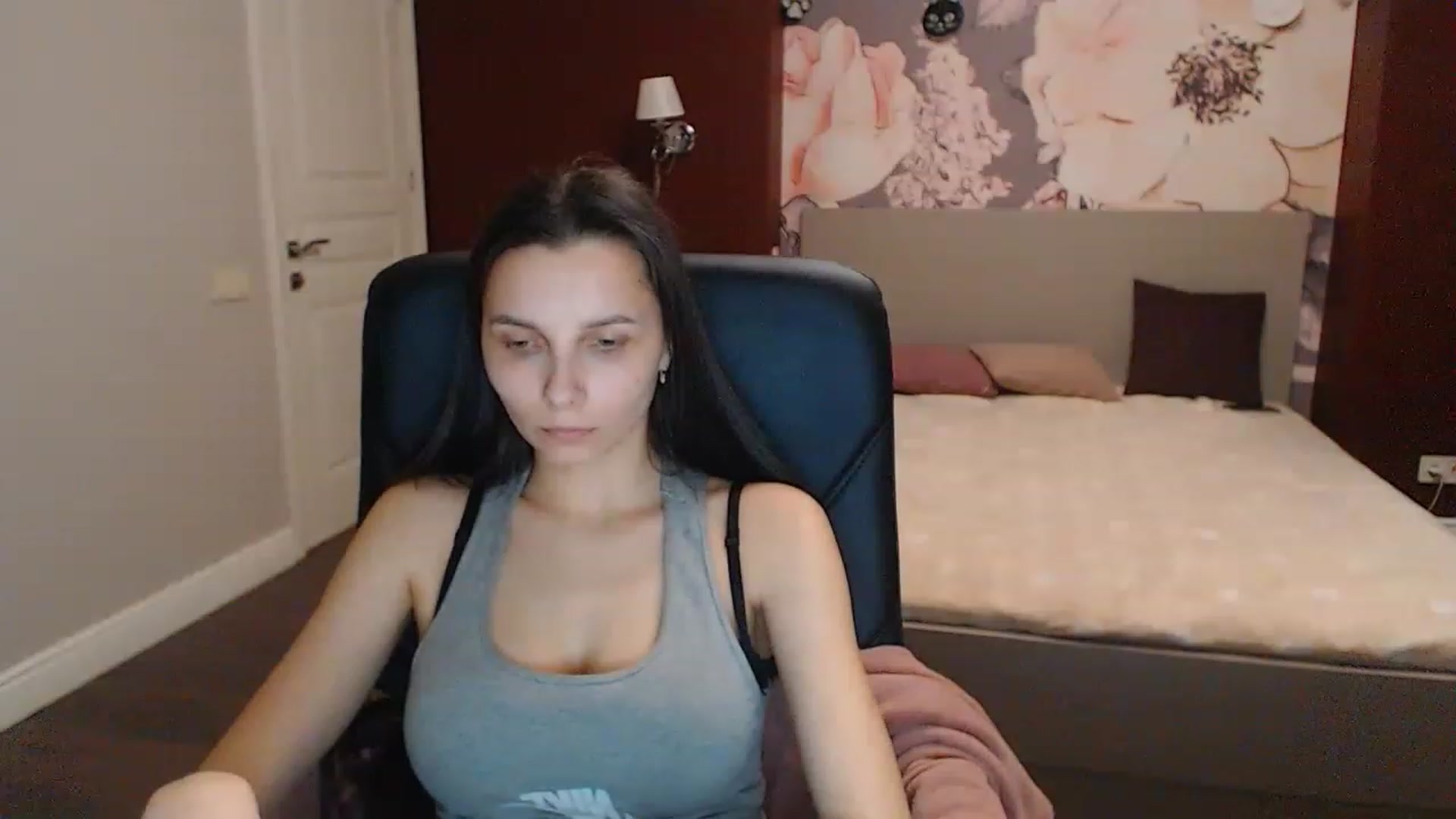 Gallery image thumbnail from Karina_Mils's myfreecams stream on, 04/05/2023, 08:48 image 16 of 20