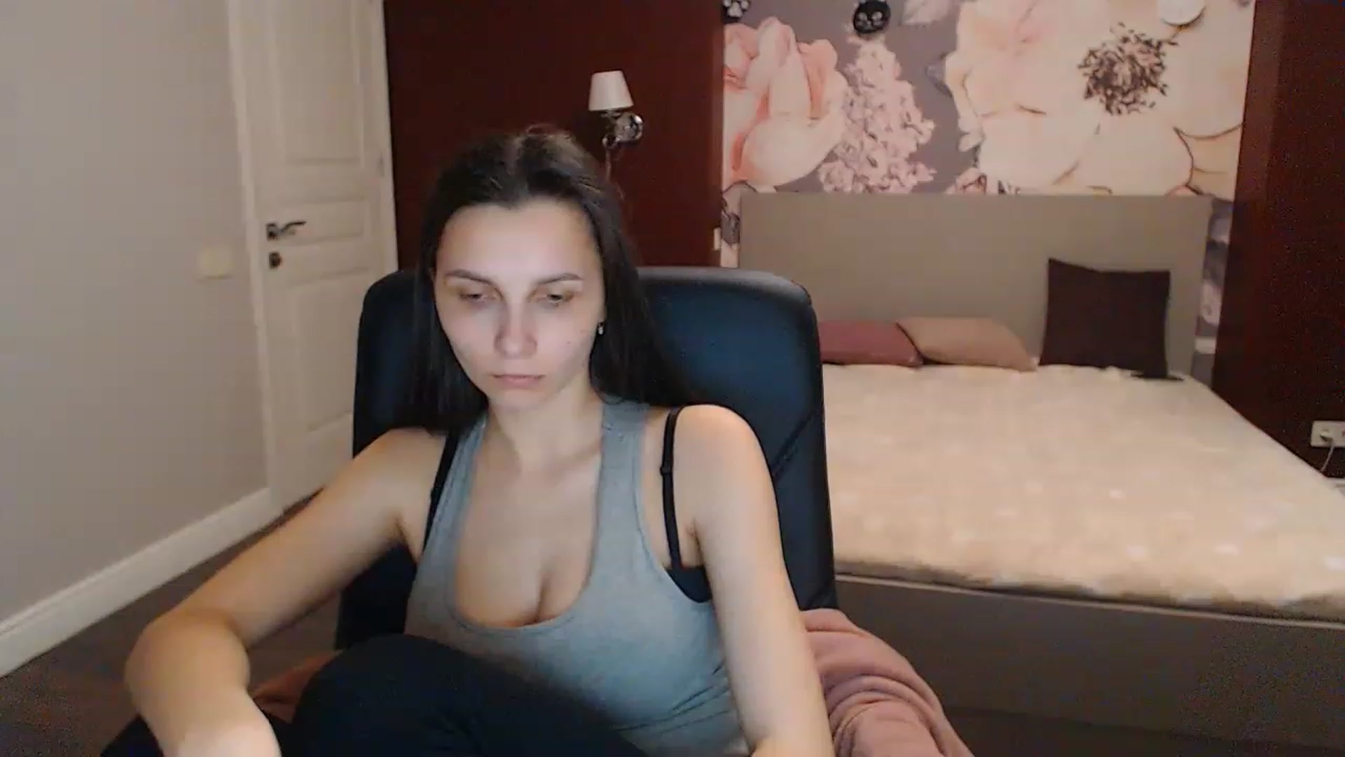 Gallery image thumbnail from Karina_Mils's myfreecams stream on, 04/05/2023, 08:48 image 15 of 20