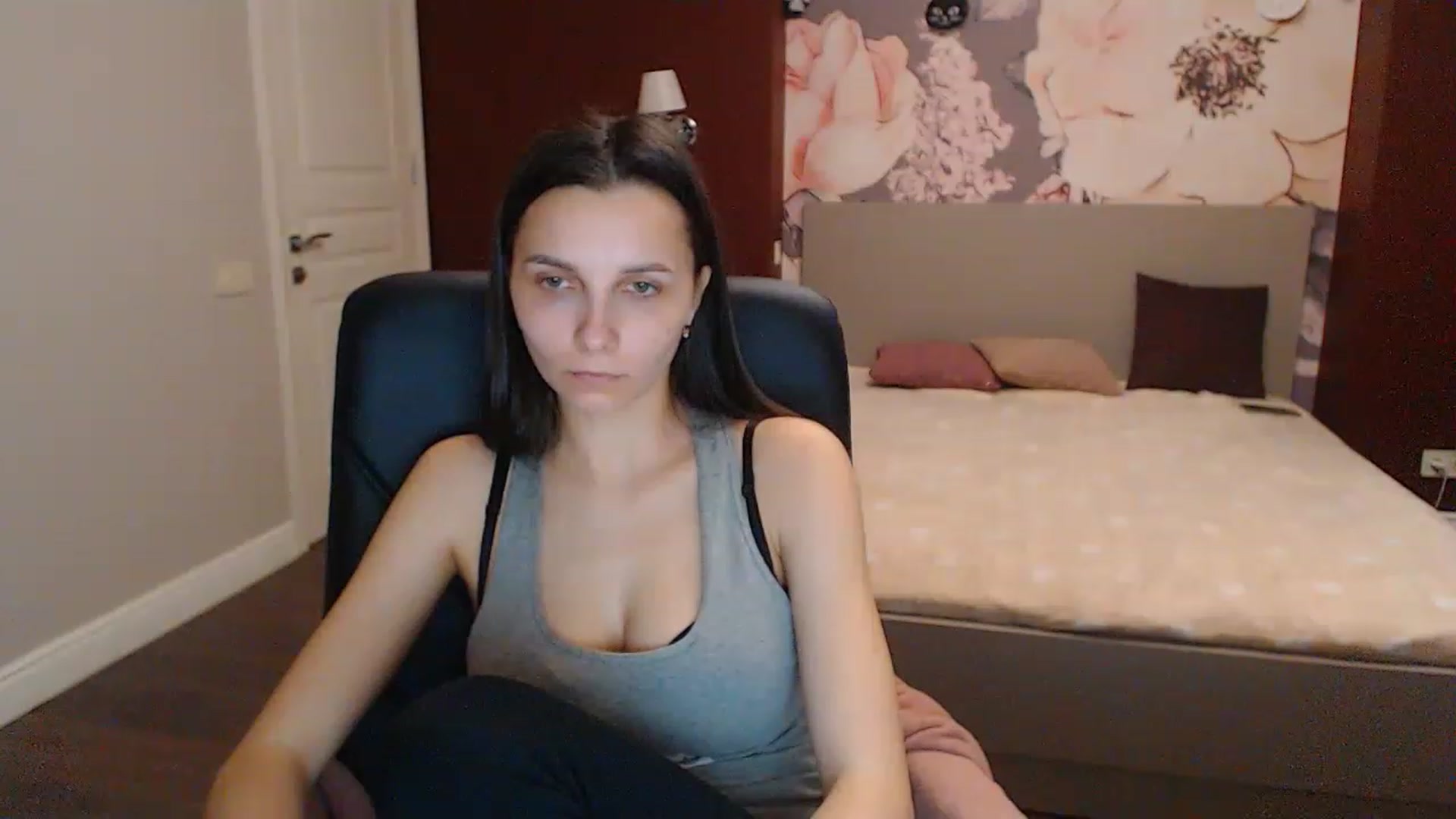 Gallery image thumbnail from Karina_Mils's myfreecams stream on, 04/05/2023, 08:48 image 3 of 20