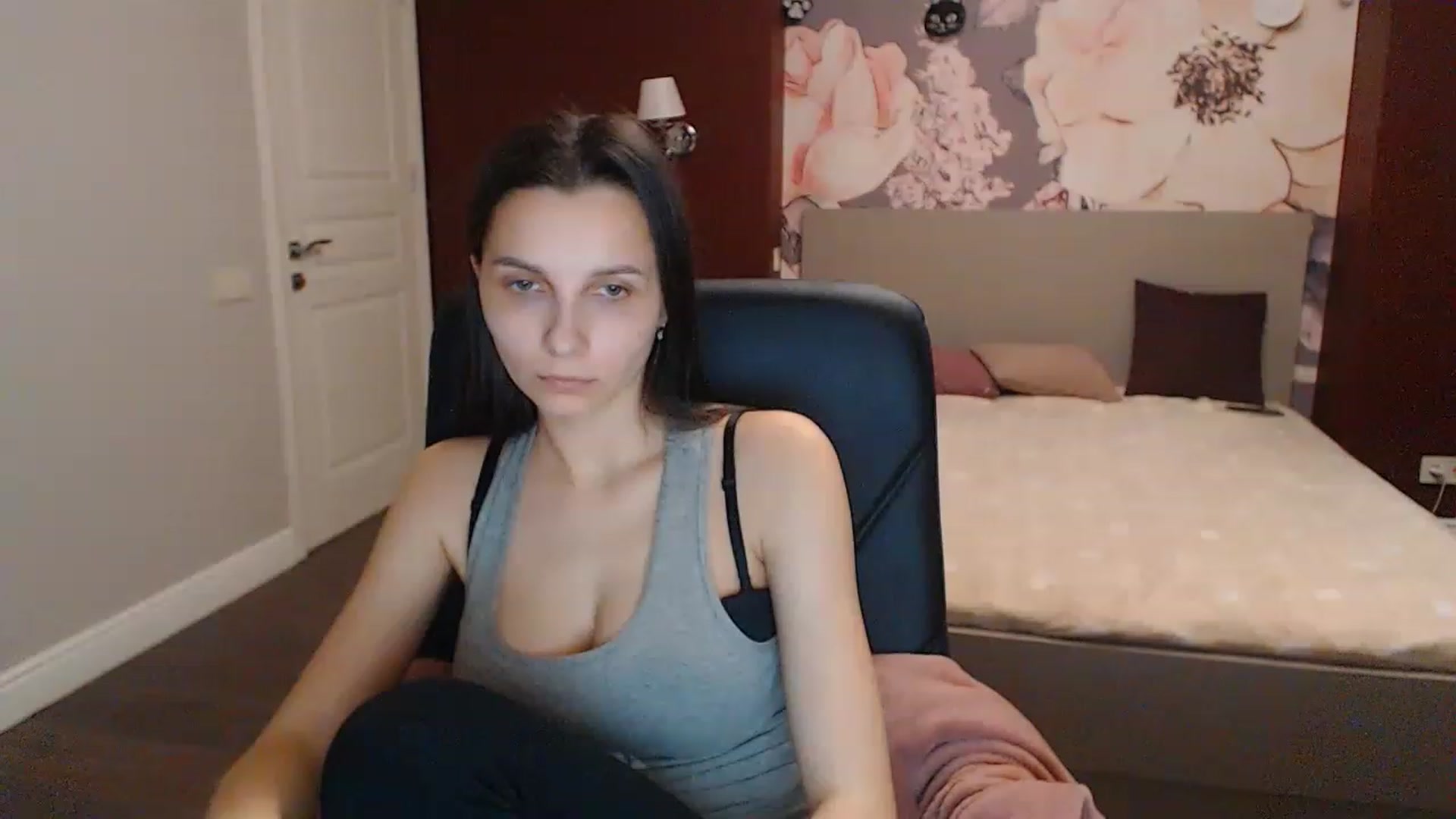 Gallery image thumbnail from Karina_Mils's myfreecams stream on, 04/05/2023, 08:48 image 12 of 20