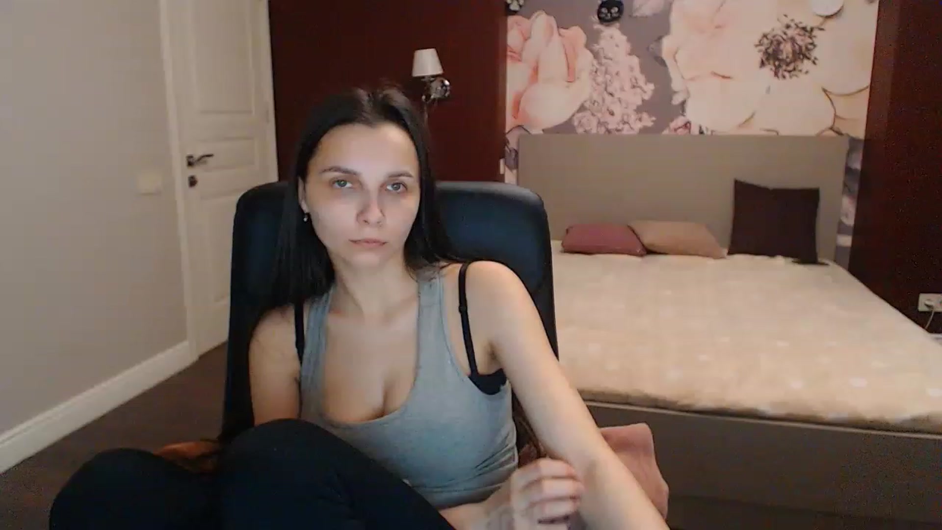 Gallery image thumbnail from Karina_Mils's myfreecams stream on, 04/05/2023, 08:48 image 19 of 20