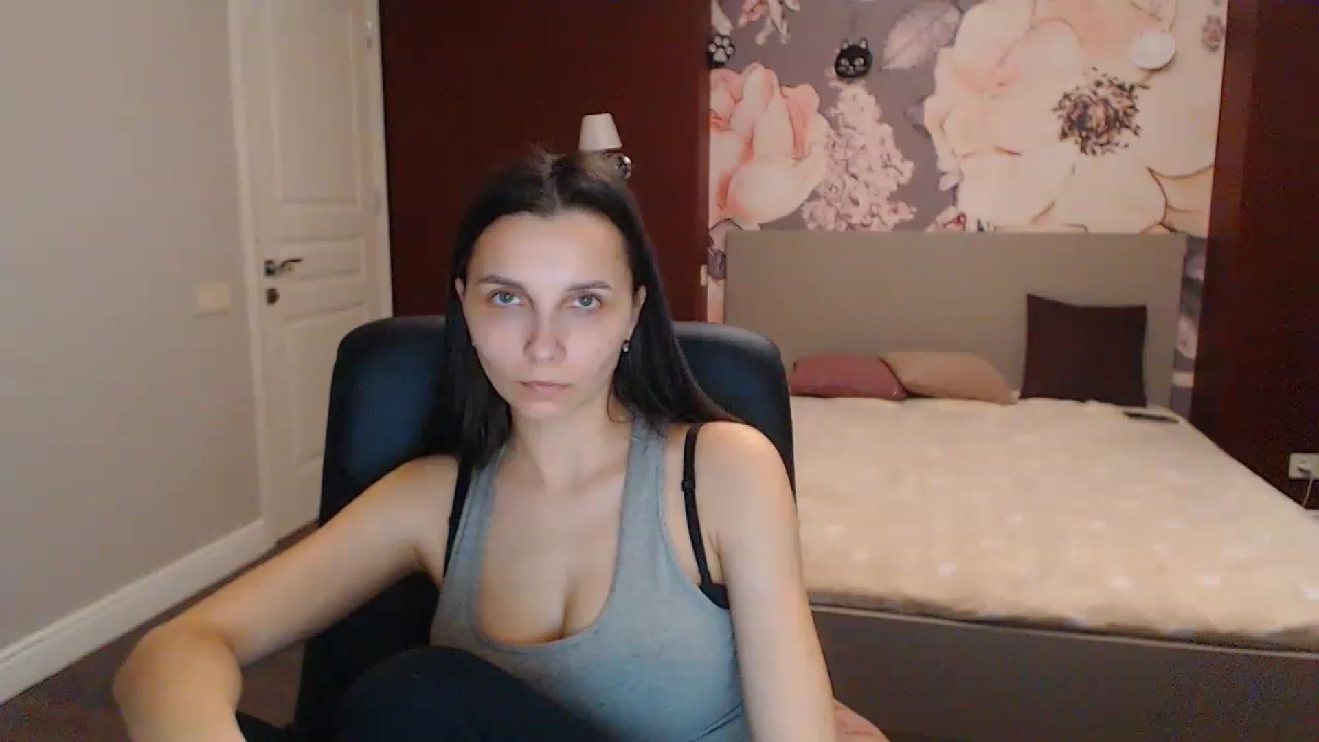 Gallery image thumbnail from Karina_Mils's myfreecams stream on, 04/05/2023, 08:48 image 4 of 20