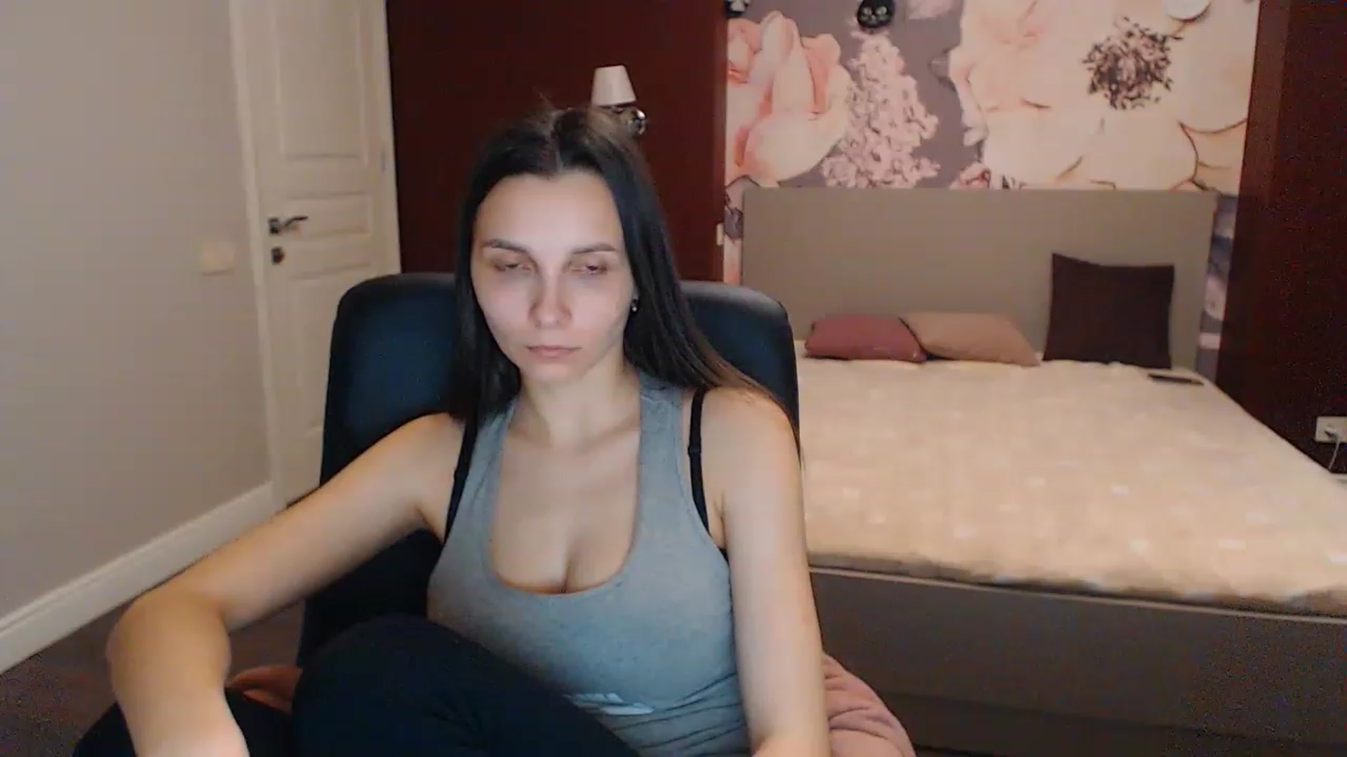 Gallery image thumbnail from Karina_Mils's myfreecams stream on, 04/05/2023, 08:48 image 1 of 20
