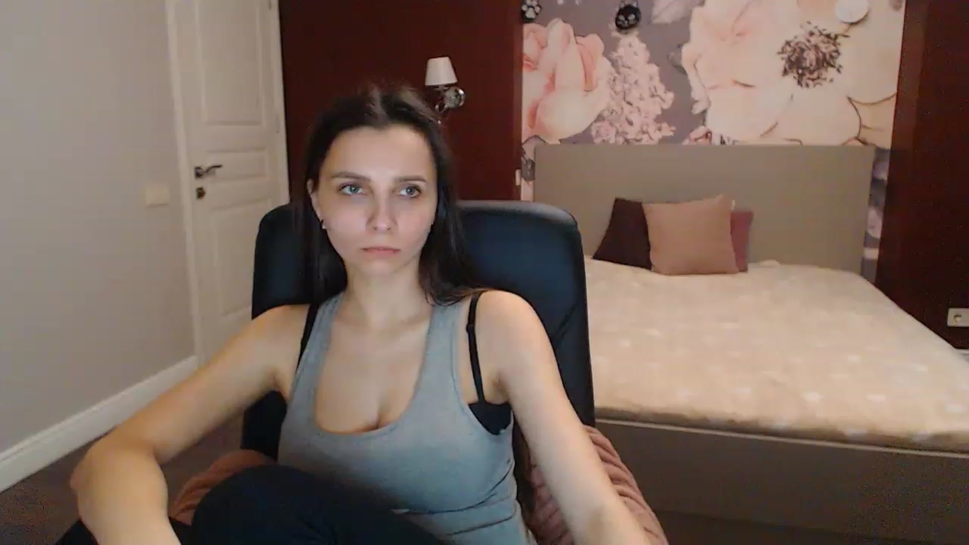 Gallery image thumbnail from Karina_Mils's myfreecams stream on, 04/06/2023, 10:31 image 6 of 20