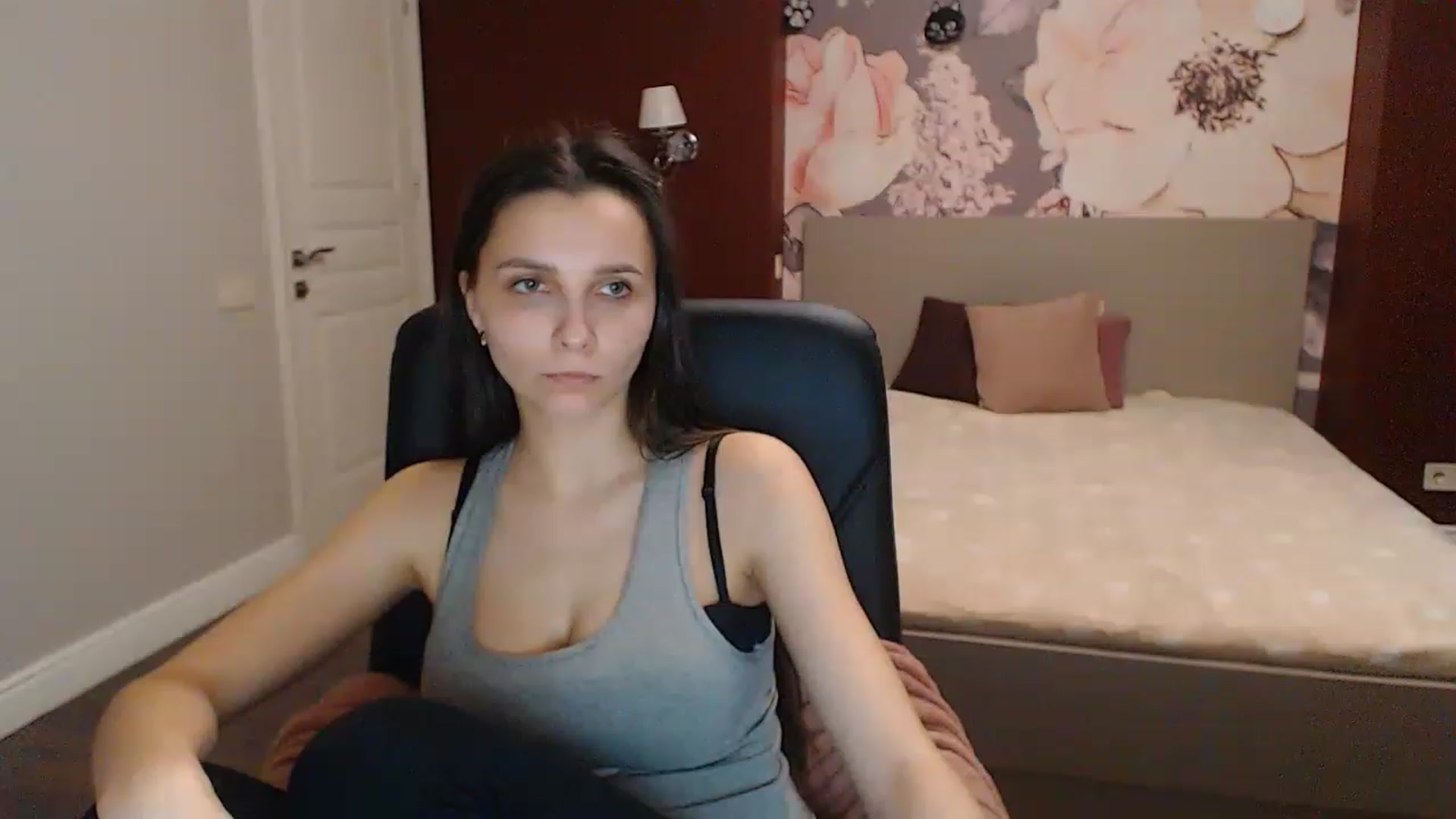 Gallery image thumbnail from Karina_Mils's myfreecams stream on, 04/06/2023, 10:31 image 10 of 20