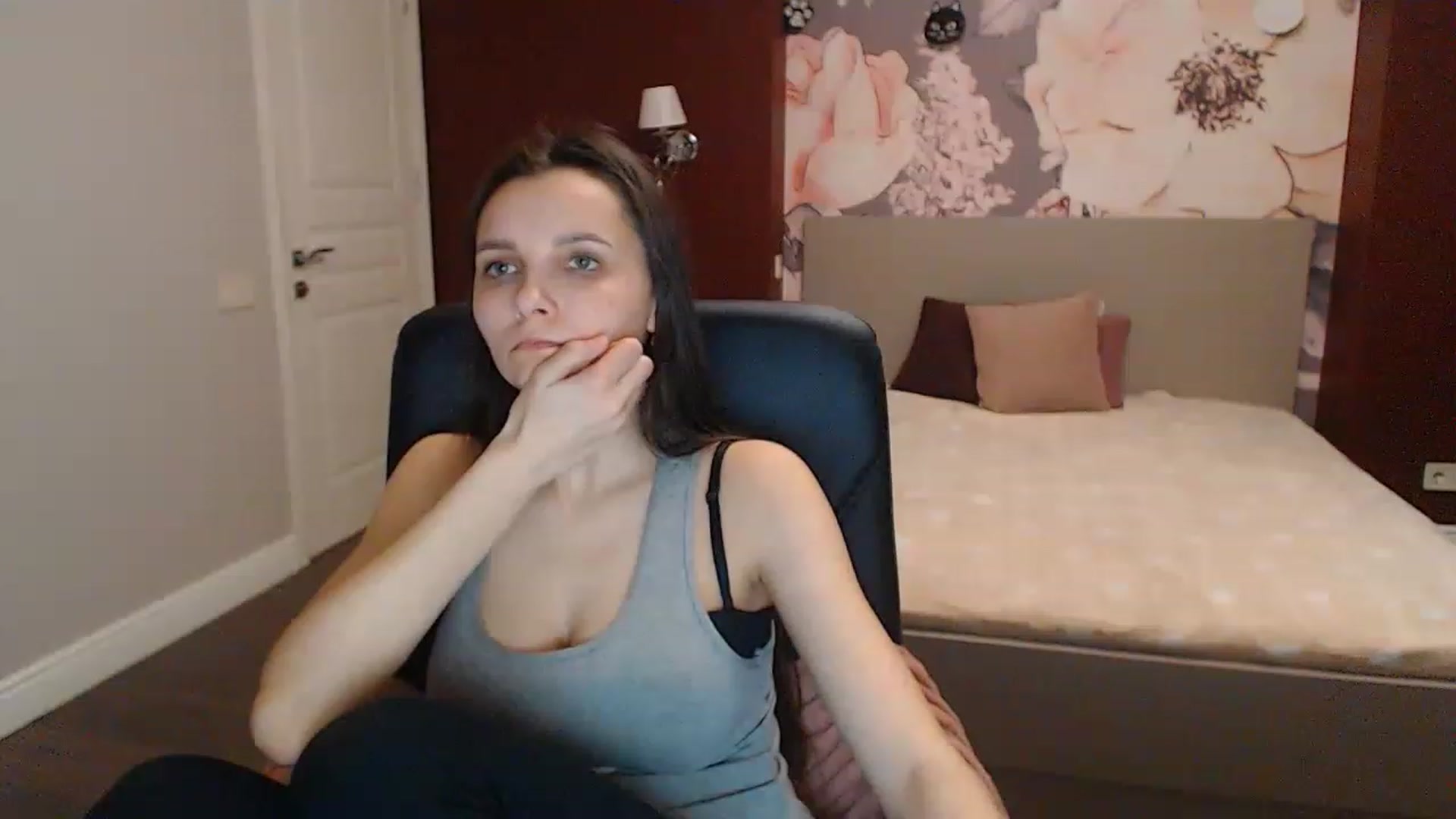 Gallery image thumbnail from Karina_Mils's myfreecams stream on, 04/06/2023, 10:31 image 11 of 20
