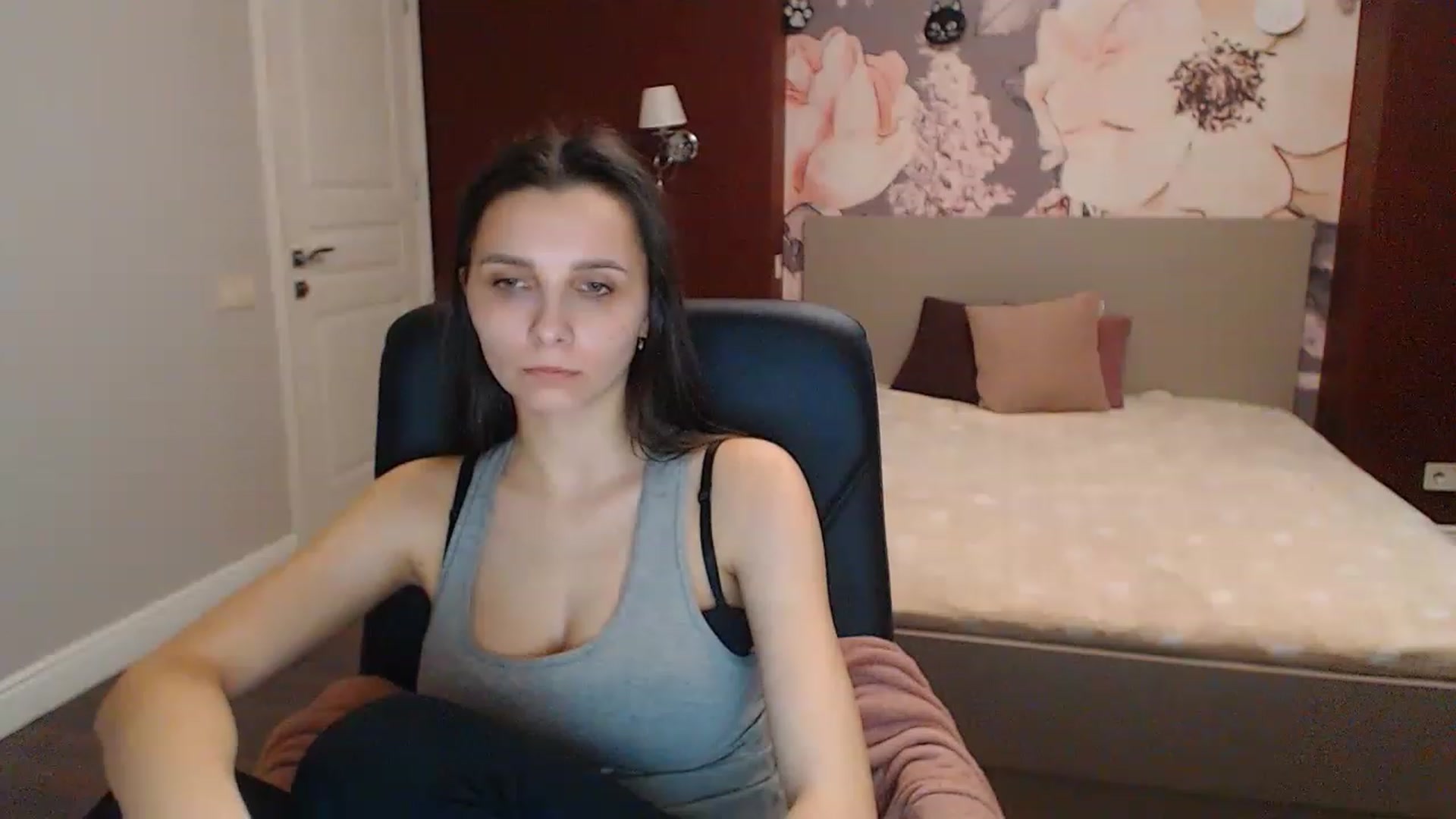 Gallery image thumbnail from Karina_Mils's myfreecams stream on, 04/06/2023, 10:31 image 4 of 20