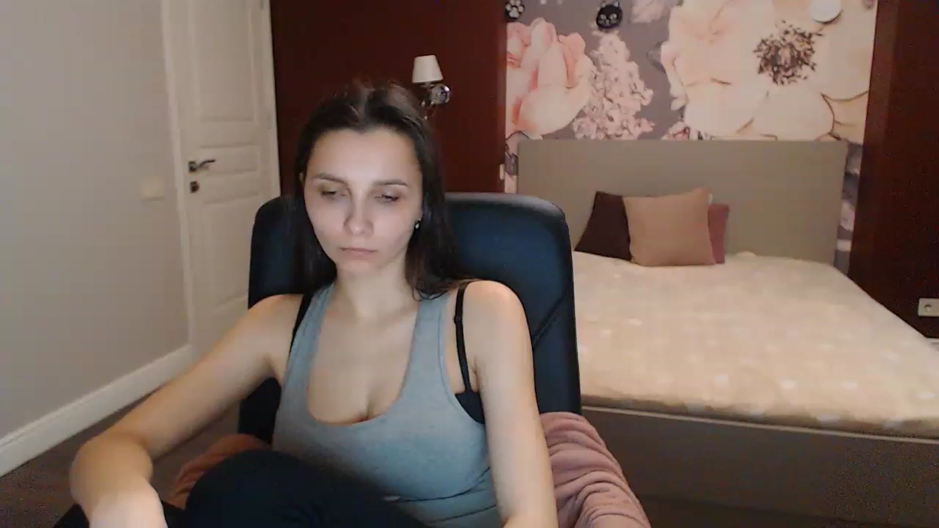Gallery image thumbnail from Karina_Mils's myfreecams stream on, 04/06/2023, 10:31 image 9 of 20