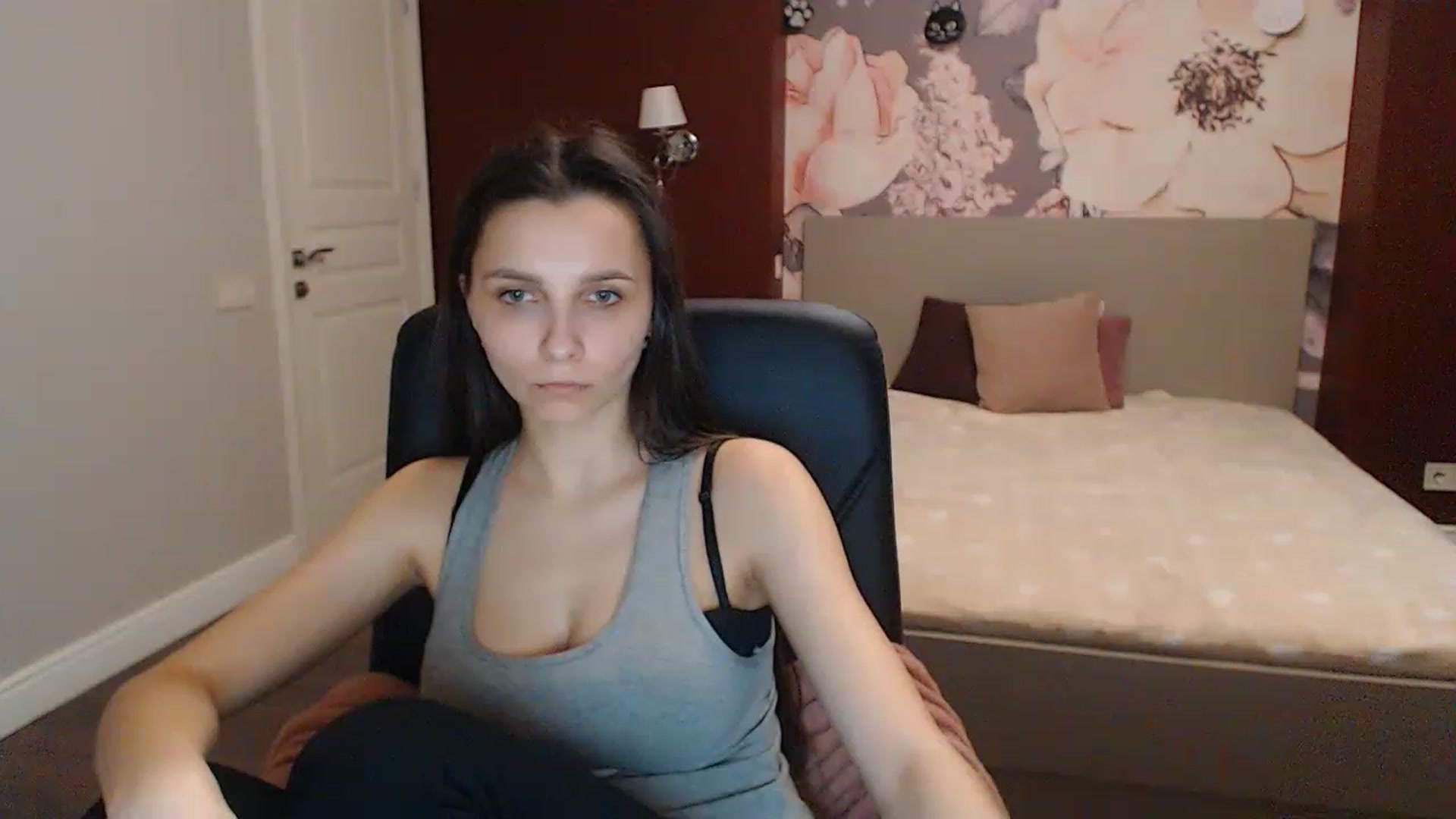 Gallery image thumbnail from Karina_Mils's myfreecams stream on, 04/06/2023, 10:31 image 13 of 20