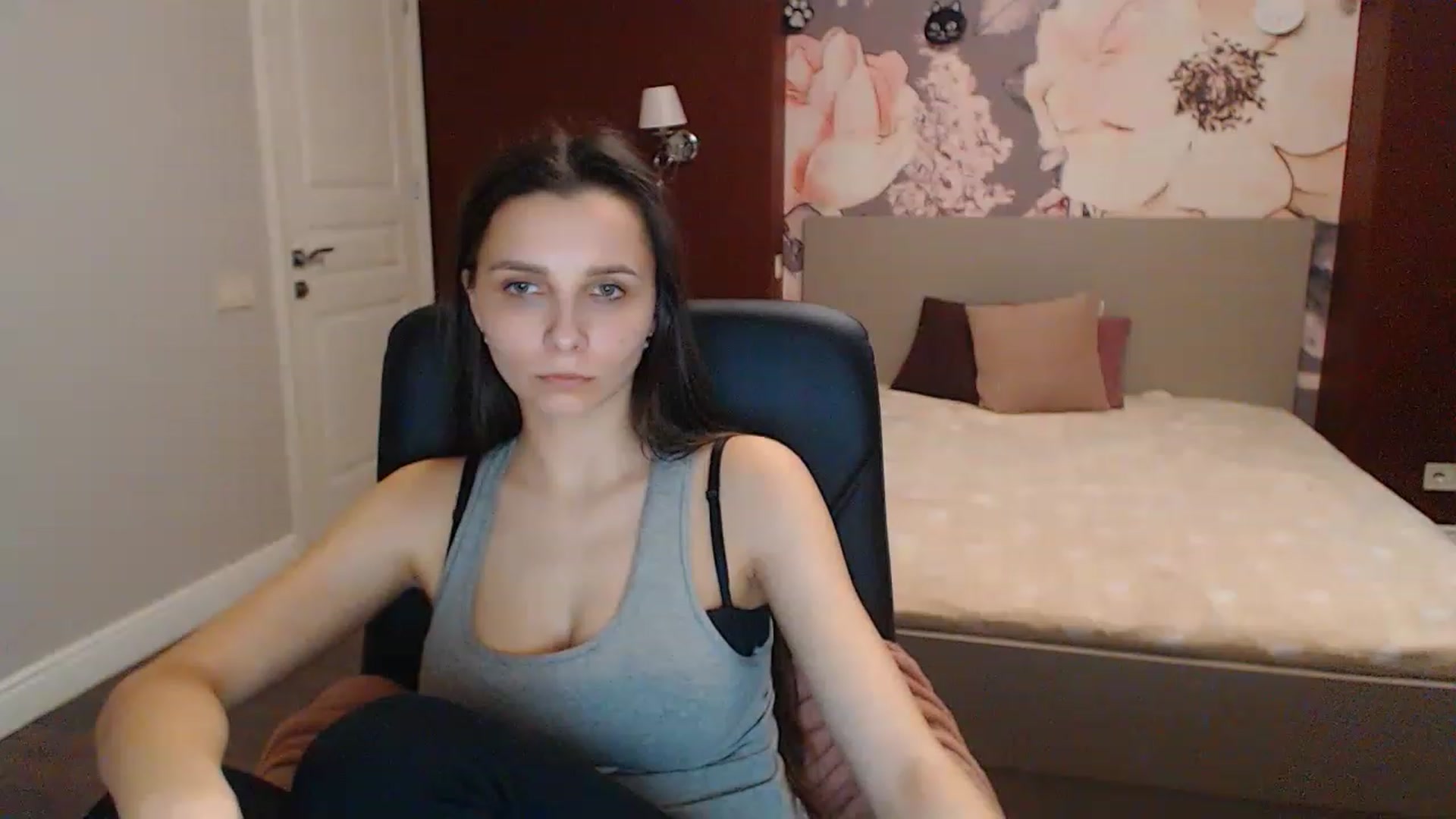 Gallery image thumbnail from Karina_Mils's myfreecams stream on, 04/06/2023, 10:31 image 5 of 20