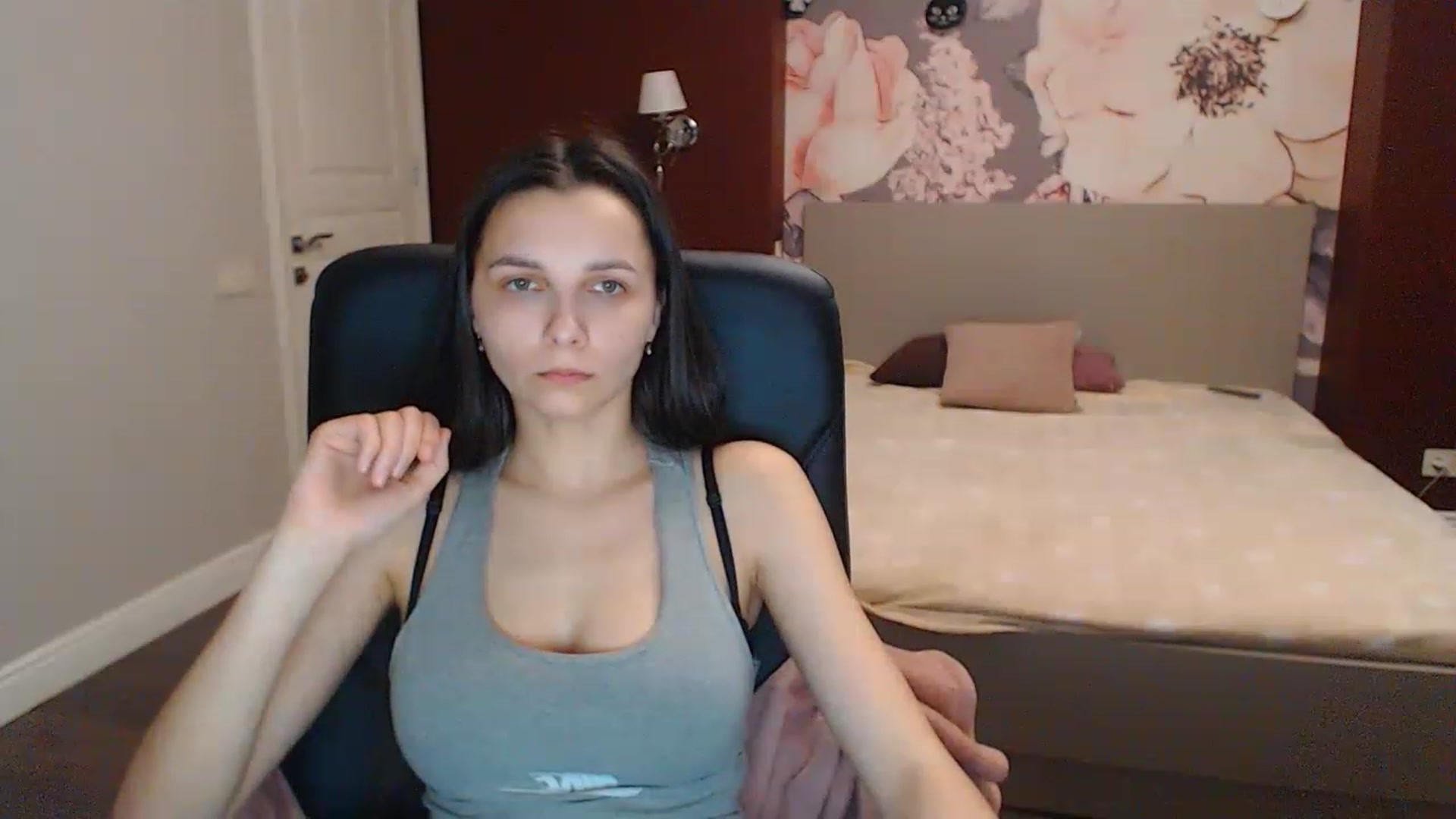 Gallery image thumbnail from Karina_Mils's myfreecams stream on, 04/07/2023, 09:41 image 17 of 20