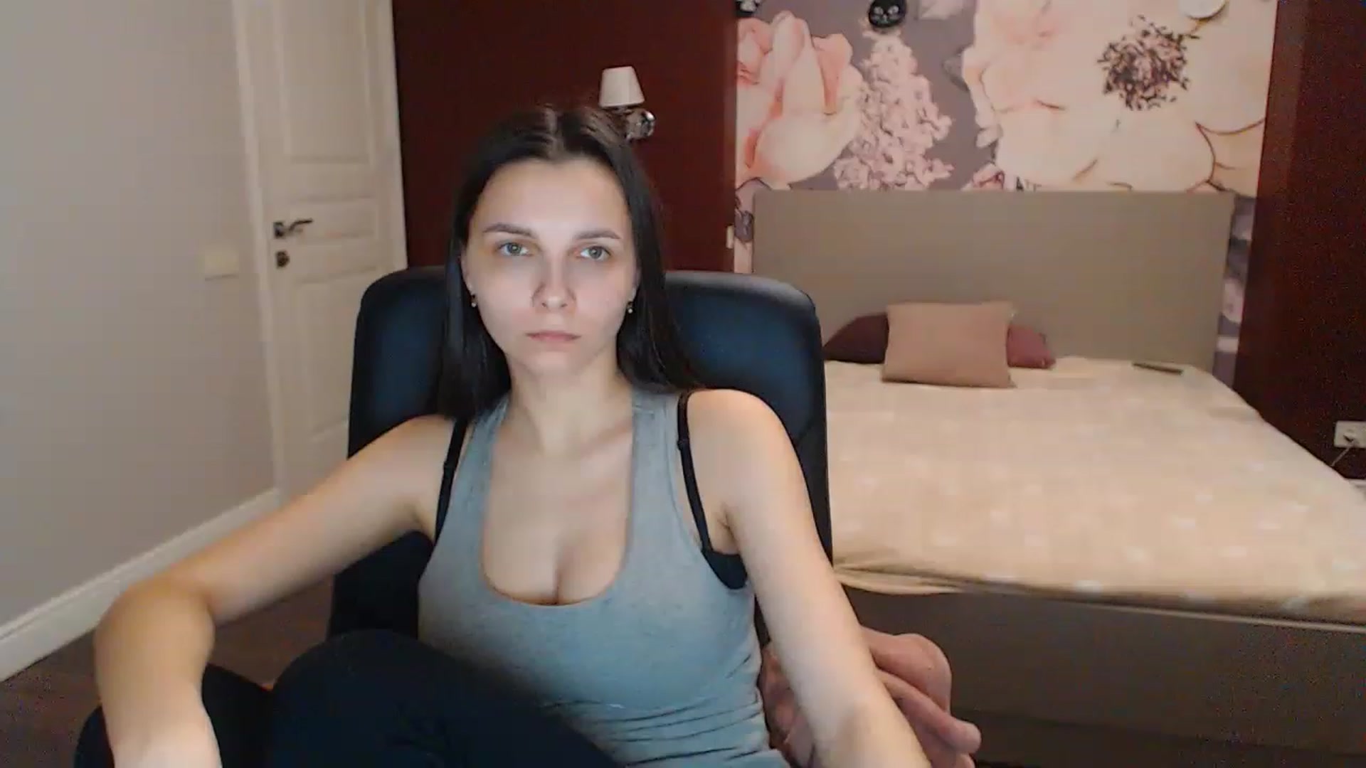 Gallery image thumbnail from Karina_Mils's myfreecams stream on, 04/07/2023, 09:41 image 9 of 20