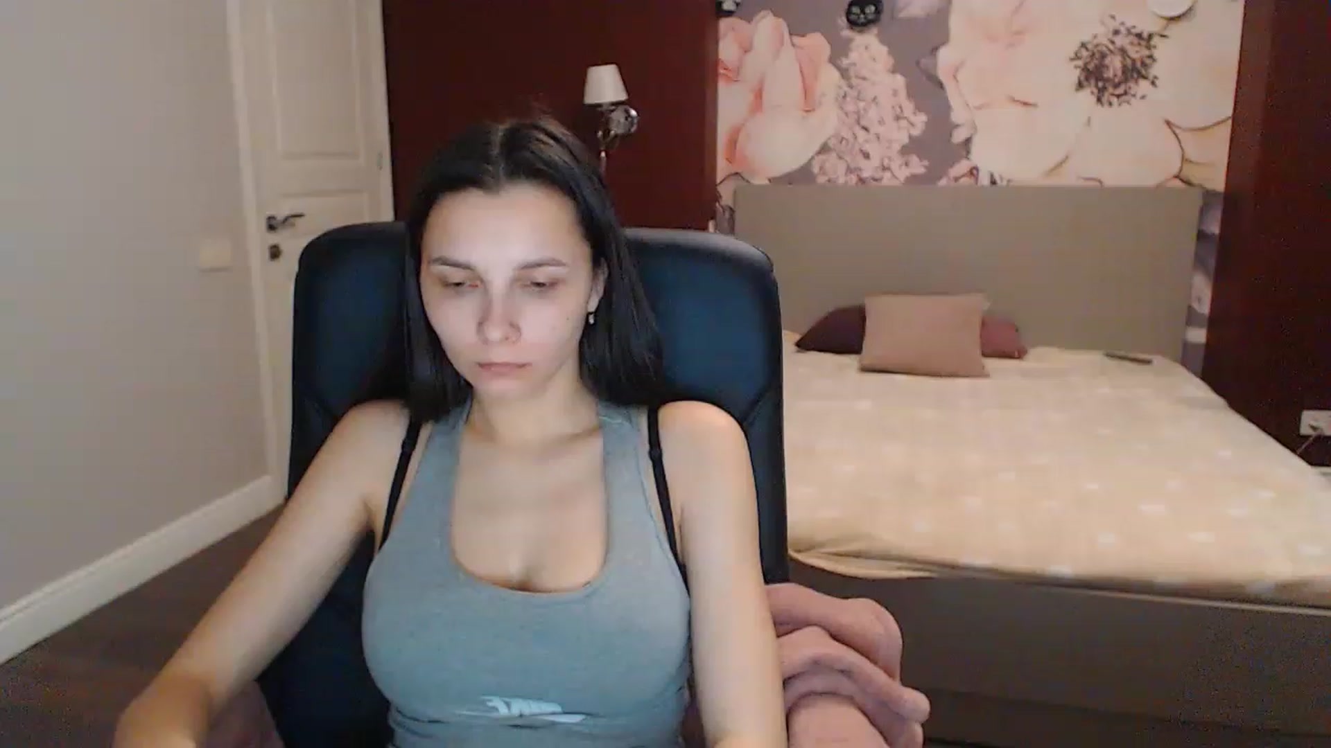 Gallery image thumbnail from Karina_Mils's myfreecams stream on, 04/07/2023, 09:41 image 14 of 20