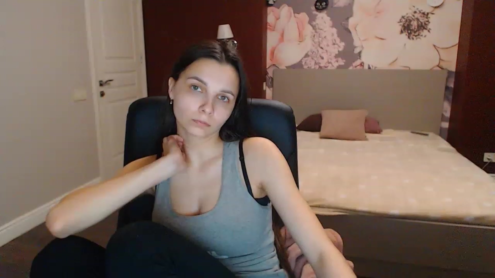 Gallery image thumbnail from Karina_Mils's myfreecams stream on, 04/07/2023, 09:41 image 1 of 20