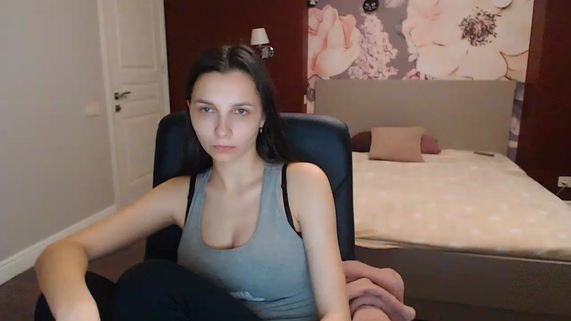 Gallery image thumbnail from Karina_Mils's myfreecams stream on, 04/07/2023, 09:41 image 4 of 20