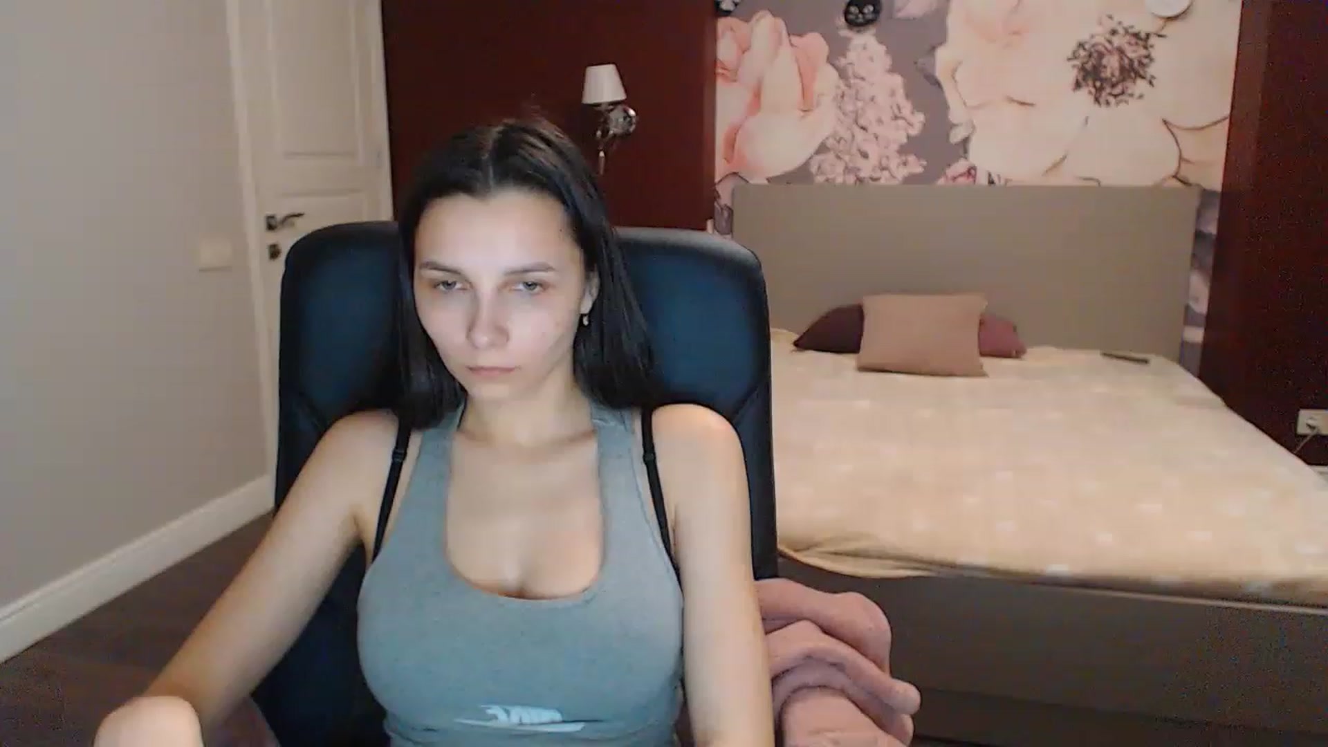 Gallery image thumbnail from Karina_Mils's myfreecams stream on, 04/07/2023, 09:41 image 15 of 20
