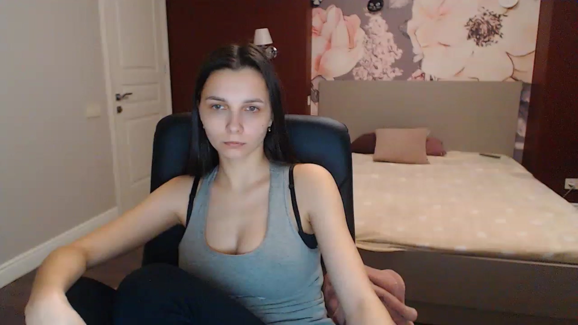 Gallery image thumbnail from Karina_Mils's myfreecams stream on, 04/07/2023, 09:41 image 8 of 20