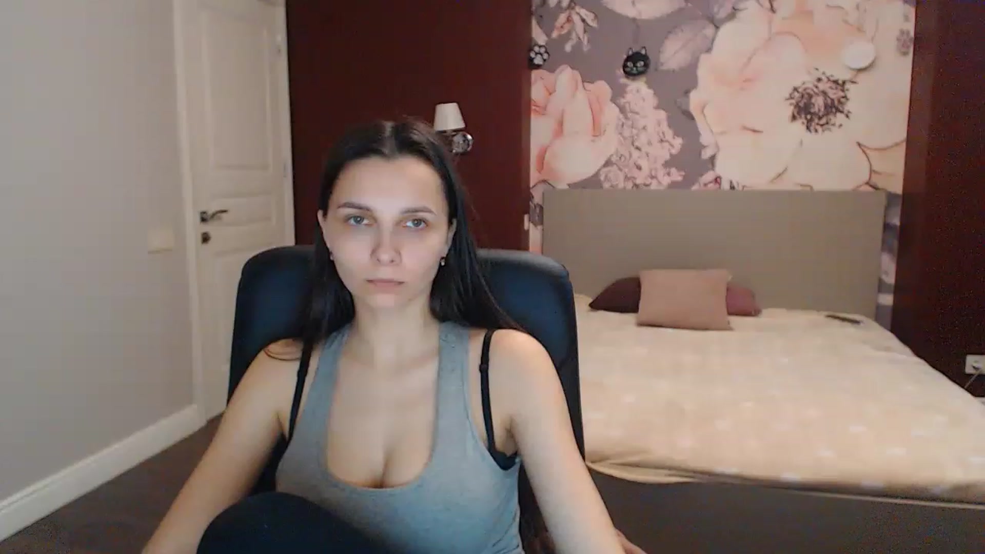 Gallery image thumbnail from Karina_Mils's myfreecams stream on, 04/07/2023, 10:44 image 13 of 20