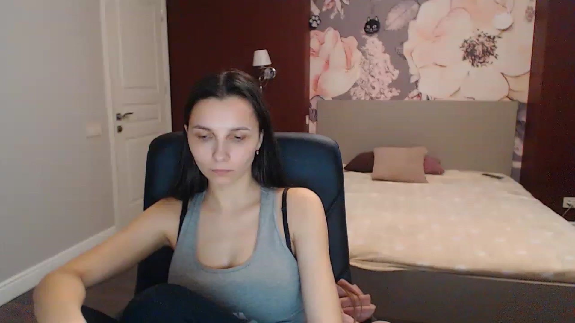 Gallery image thumbnail from Karina_Mils's myfreecams stream on, 04/07/2023, 10:44 image 1 of 20