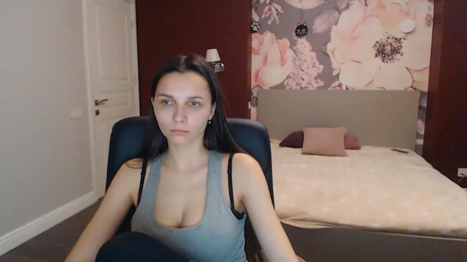 Gallery image thumbnail from Karina_Mils's myfreecams stream on, 04/07/2023, 10:44 image 8 of 20
