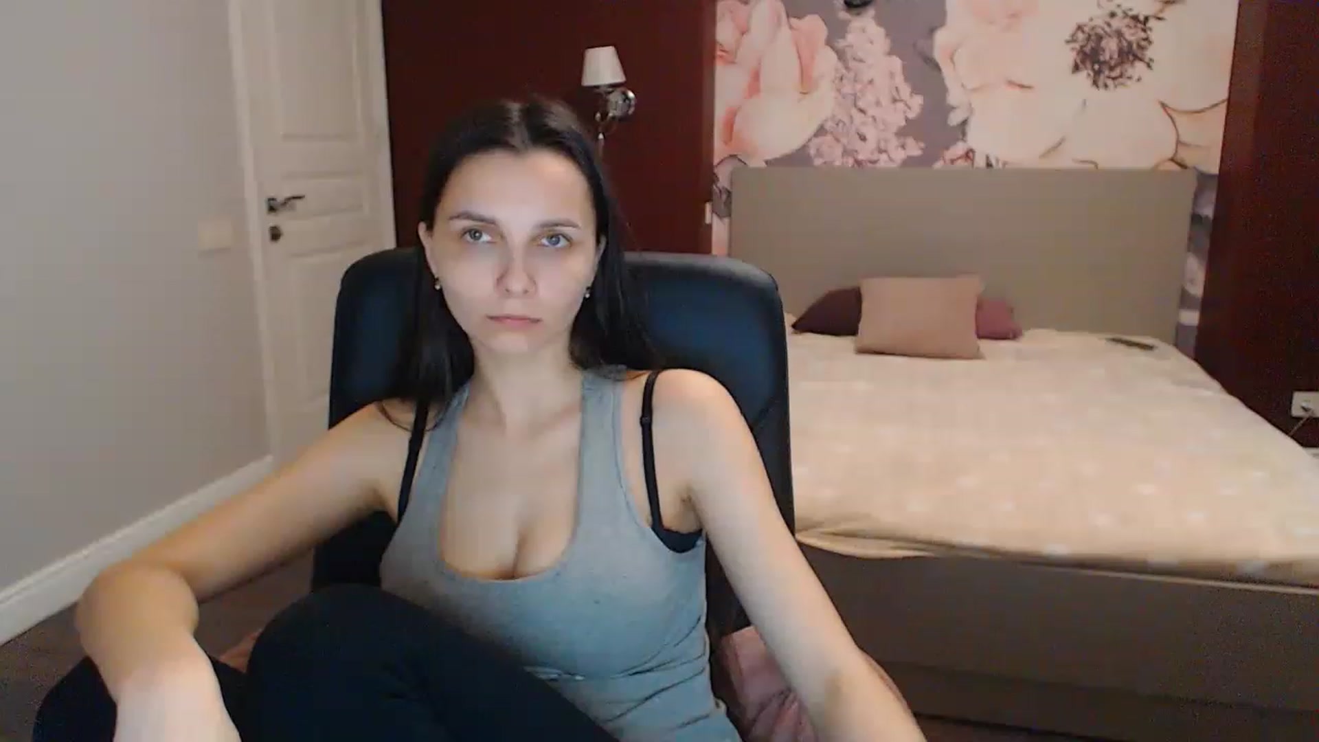 Gallery image thumbnail from Karina_Mils's myfreecams stream on, 04/07/2023, 10:44 image 18 of 20