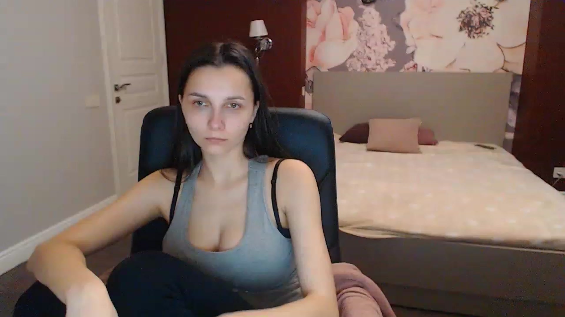 Gallery image thumbnail from Karina_Mils's myfreecams stream on, 04/07/2023, 10:44 image 16 of 20