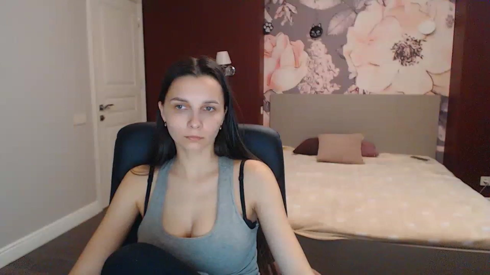 Gallery image thumbnail from Karina_Mils's myfreecams stream on, 04/07/2023, 10:44 image 7 of 20