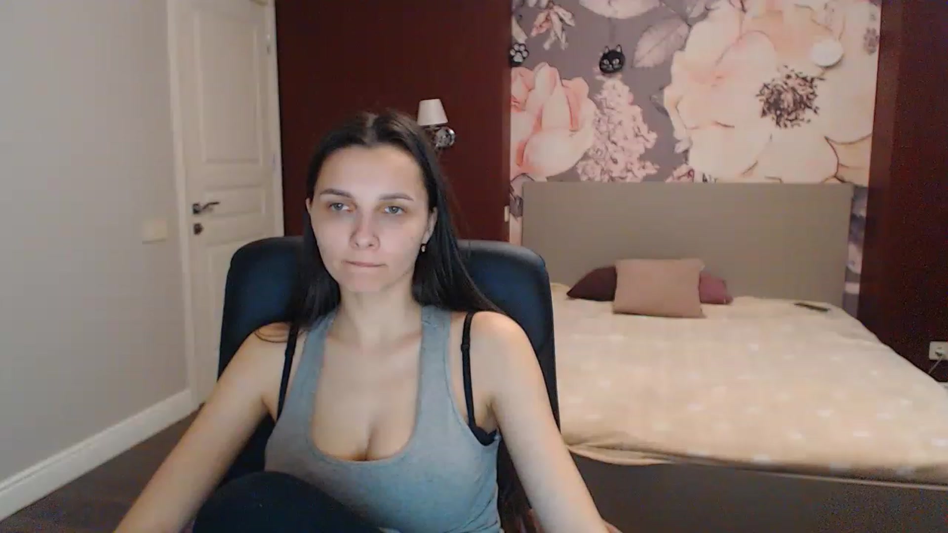 Gallery image thumbnail from Karina_Mils's myfreecams stream on, 04/07/2023, 10:44 image 10 of 20