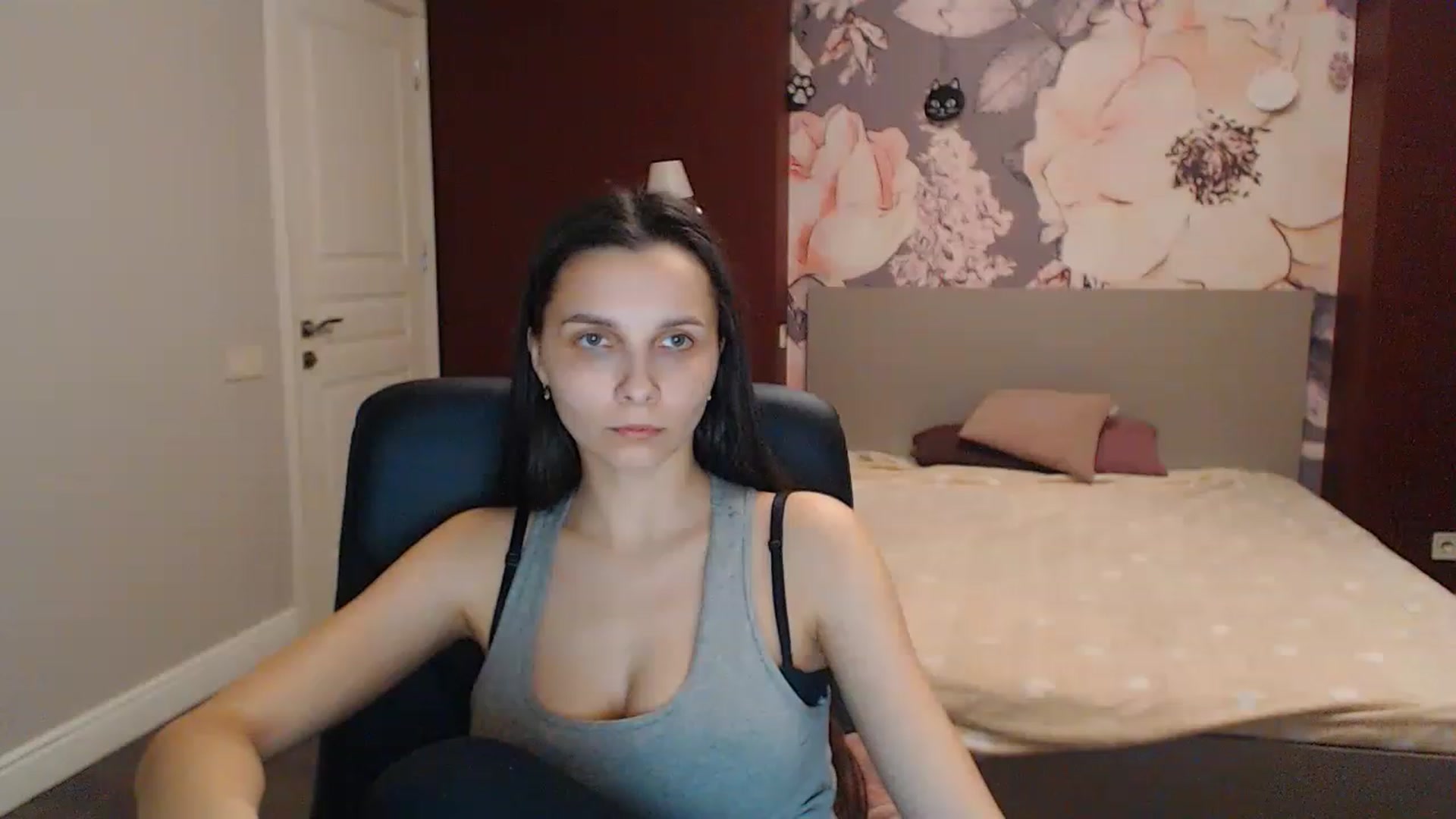 Gallery image thumbnail from Karina_Mils's myfreecams stream on, 04/07/2023, 16:27 image 4 of 20