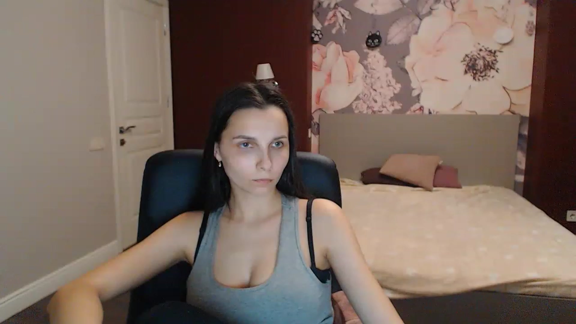 Gallery image thumbnail from Karina_Mils's myfreecams stream on, 04/07/2023, 16:27 image 14 of 20