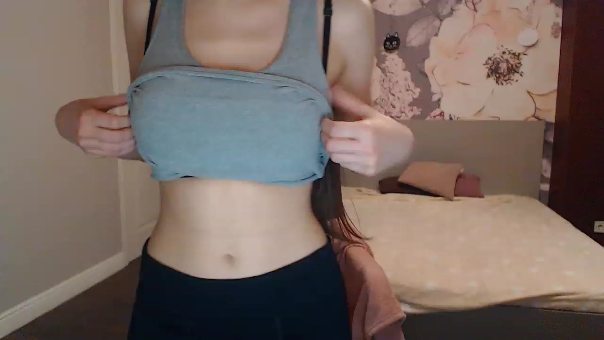 Gallery image thumbnail from Karina_Mils's myfreecams stream on, 04/07/2023, 16:27 image 3 of 20